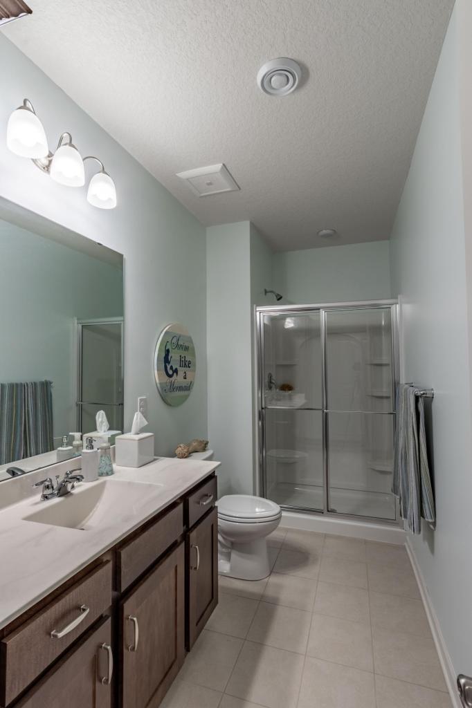 5592 Orchard Cove