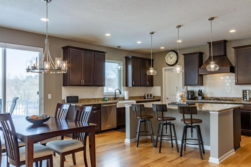 5592 Orchard Cove