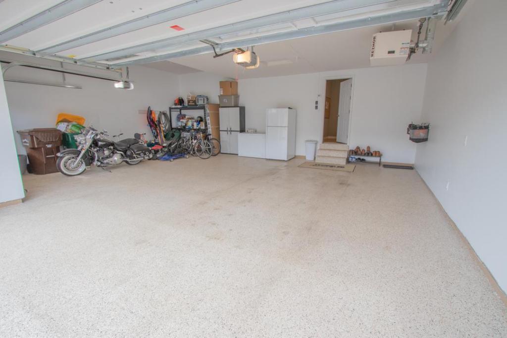 5592 Orchard Cove