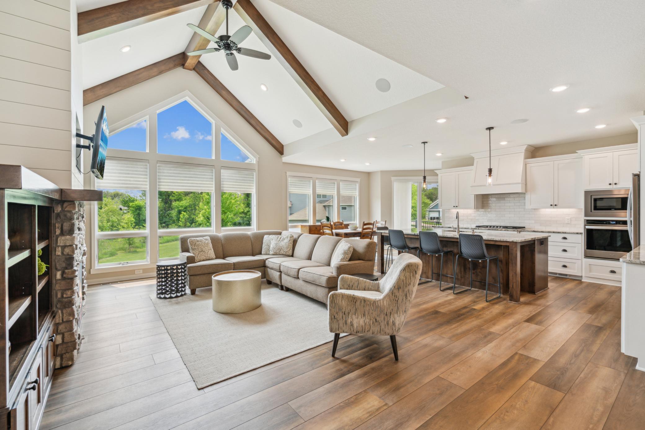 928 Pheasant Run S