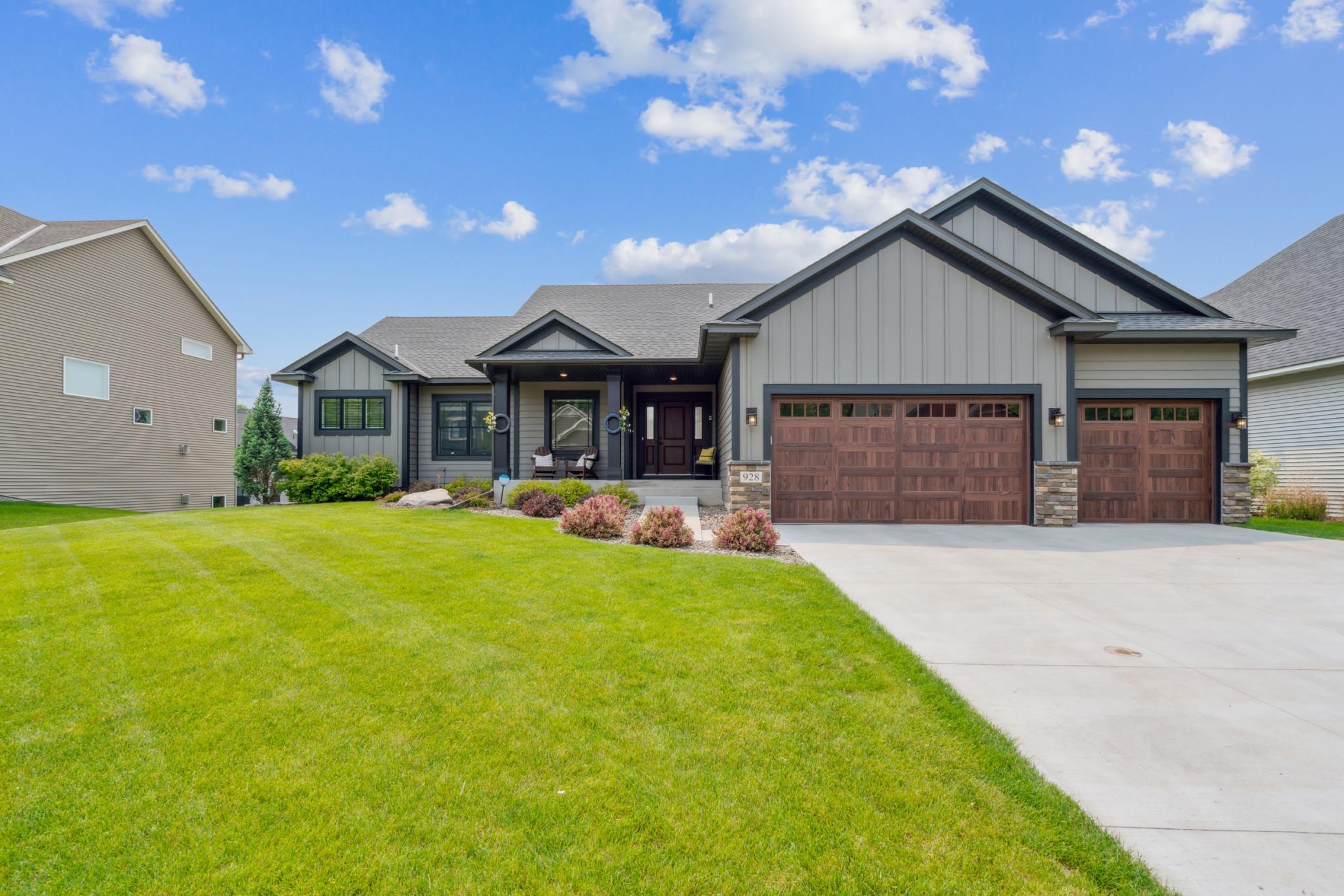 928 Pheasant Run S