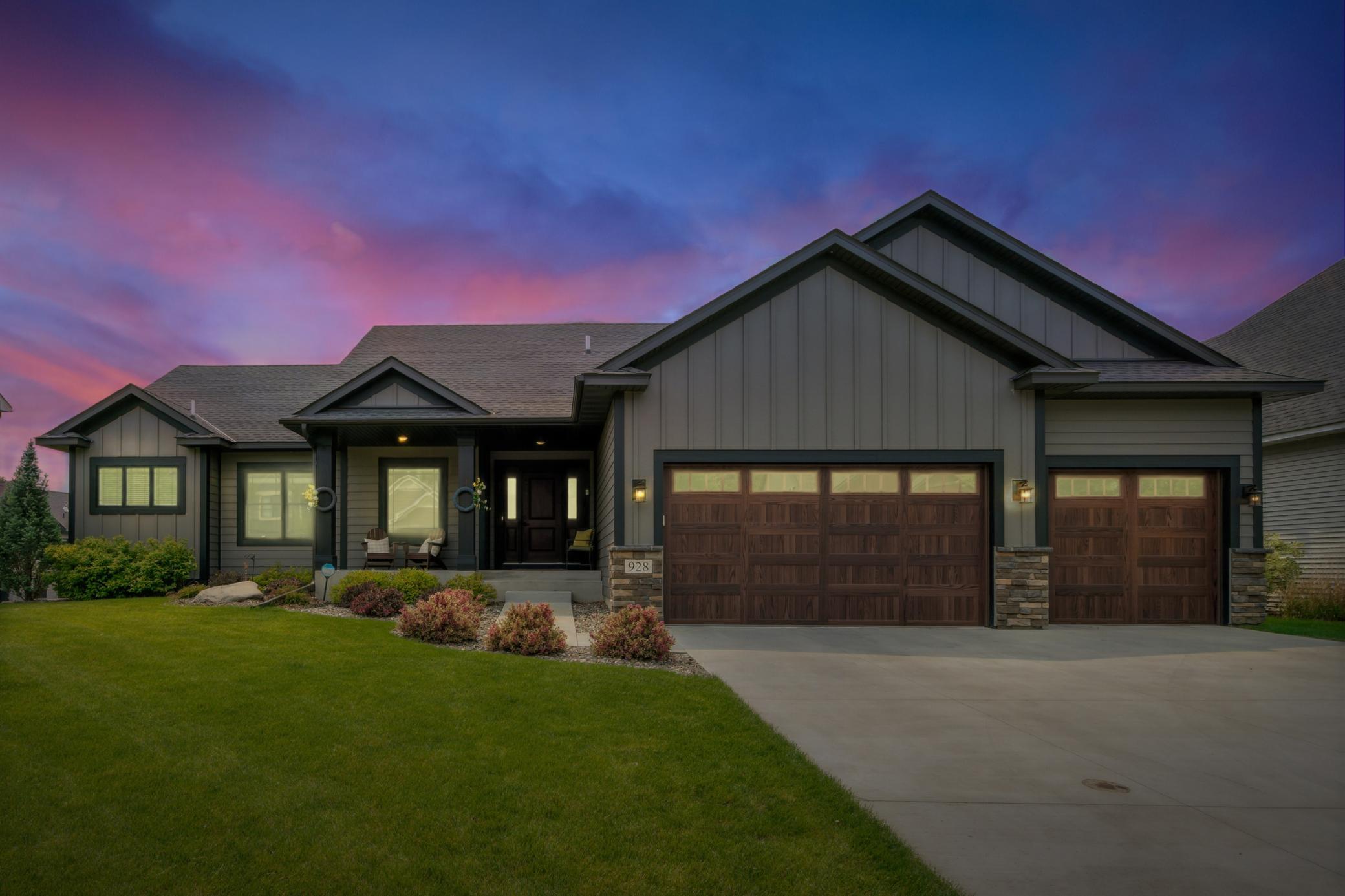 928 Pheasant Run S