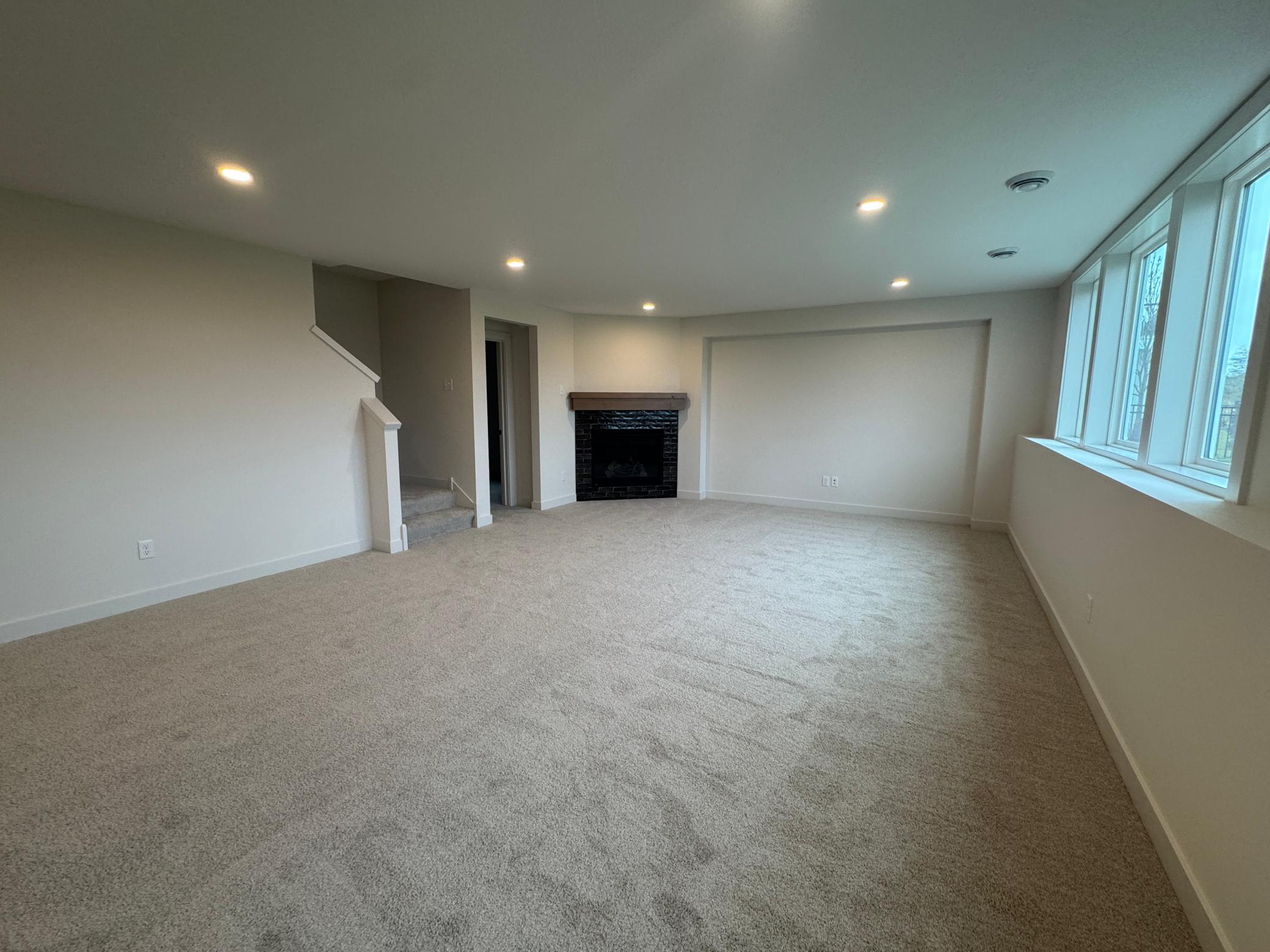 14523 Kingsview Lane N