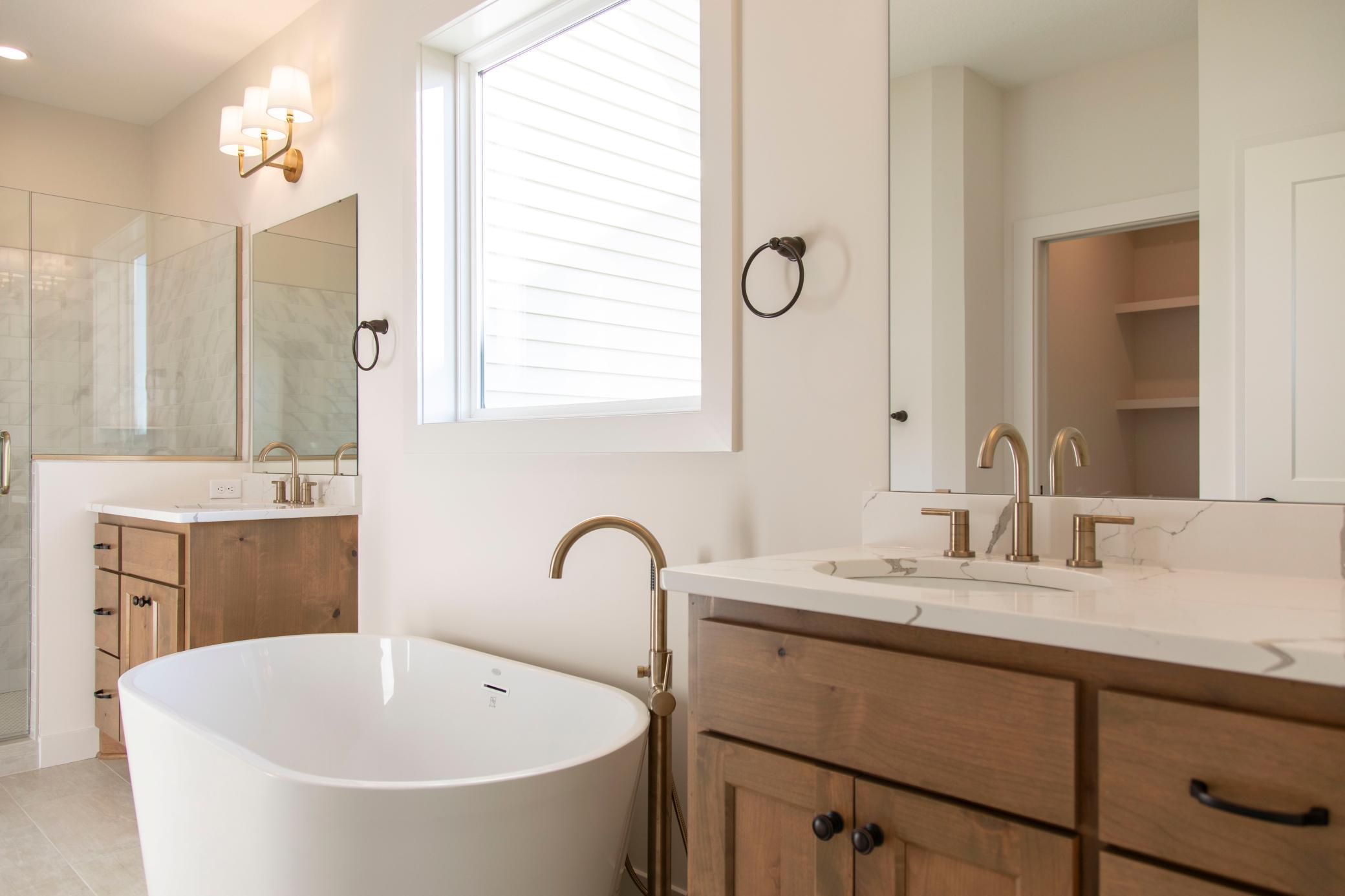 14523 Kingsview Lane N