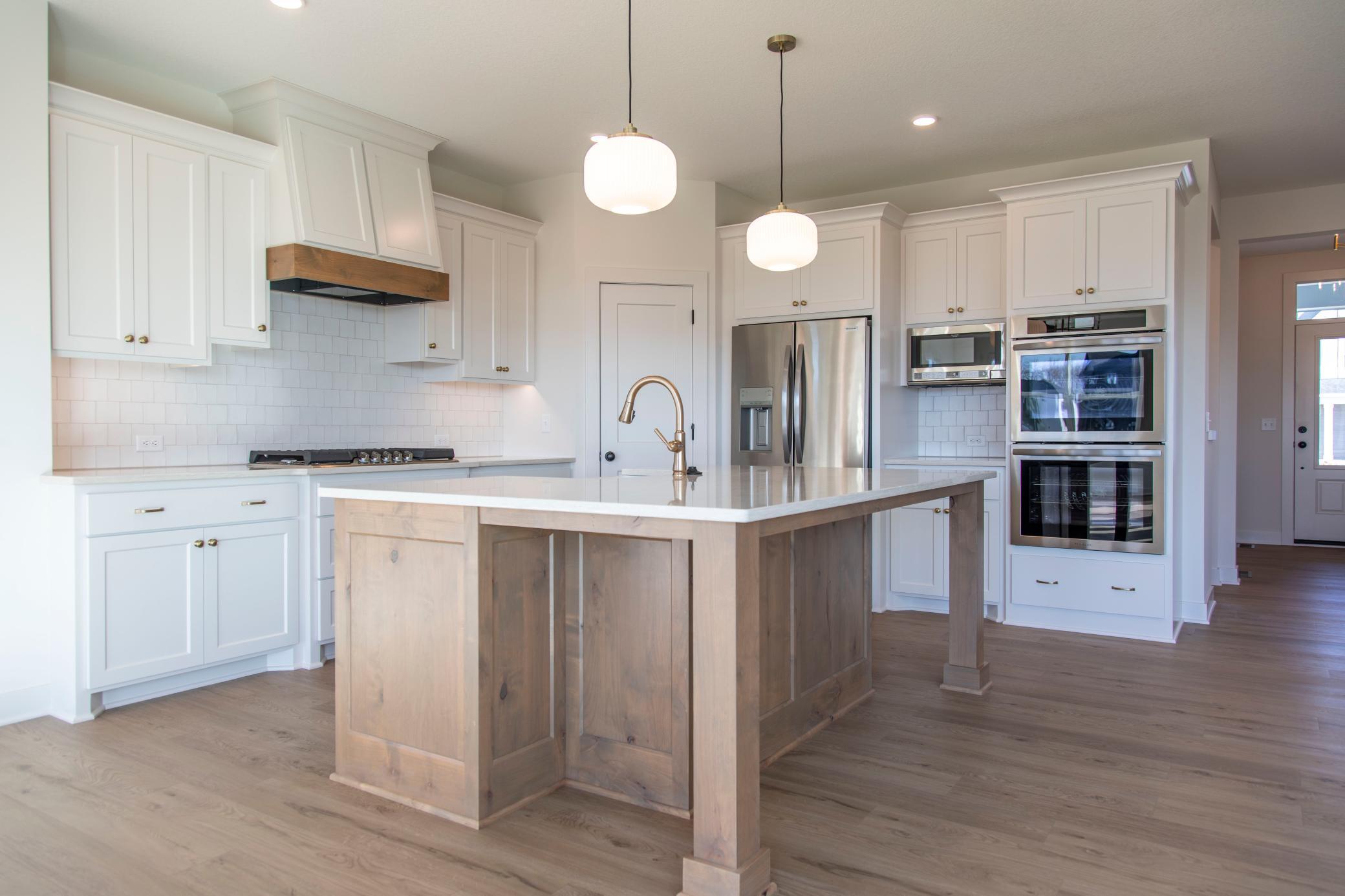 14523 Kingsview Lane N