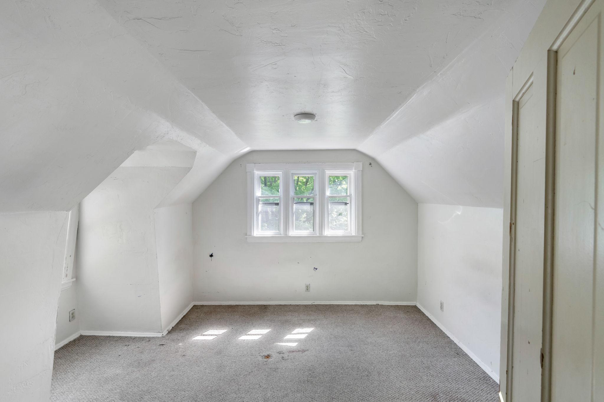 709 7th Street SE