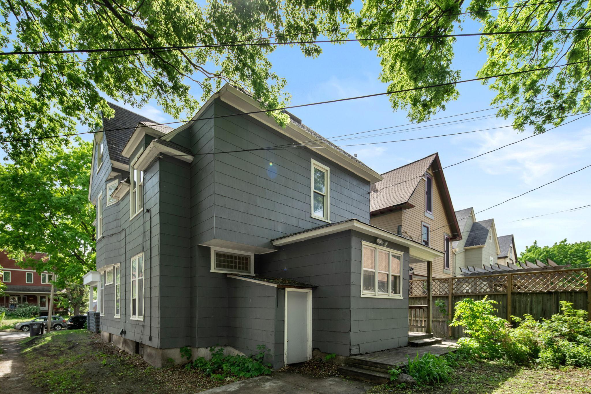 709 7th Street SE