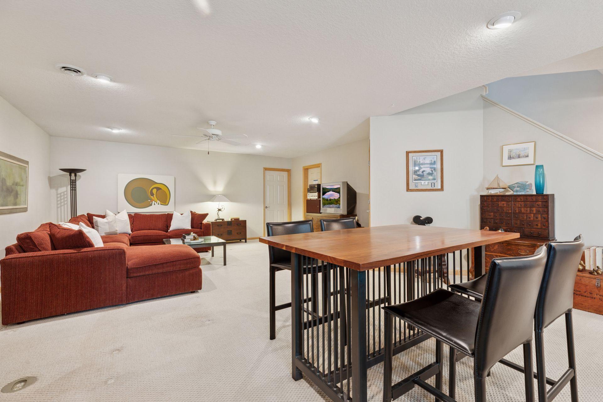 4555 Jewel Lane N