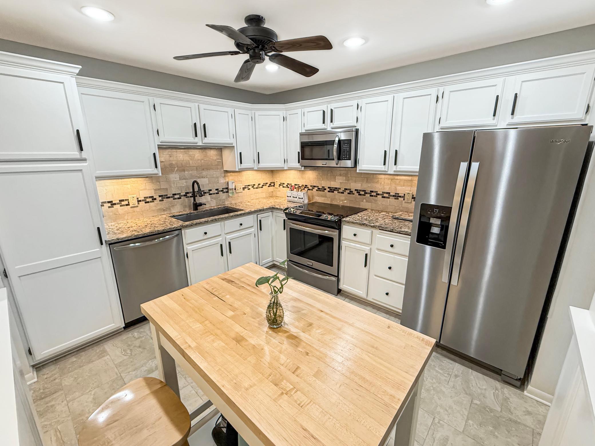 6085 Rowland Road Unit: 207