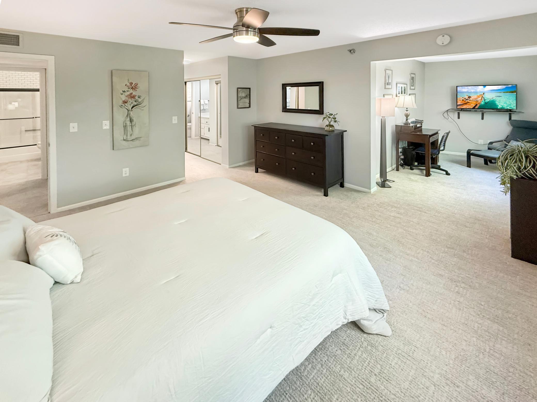 6085 Rowland Road Unit: 207