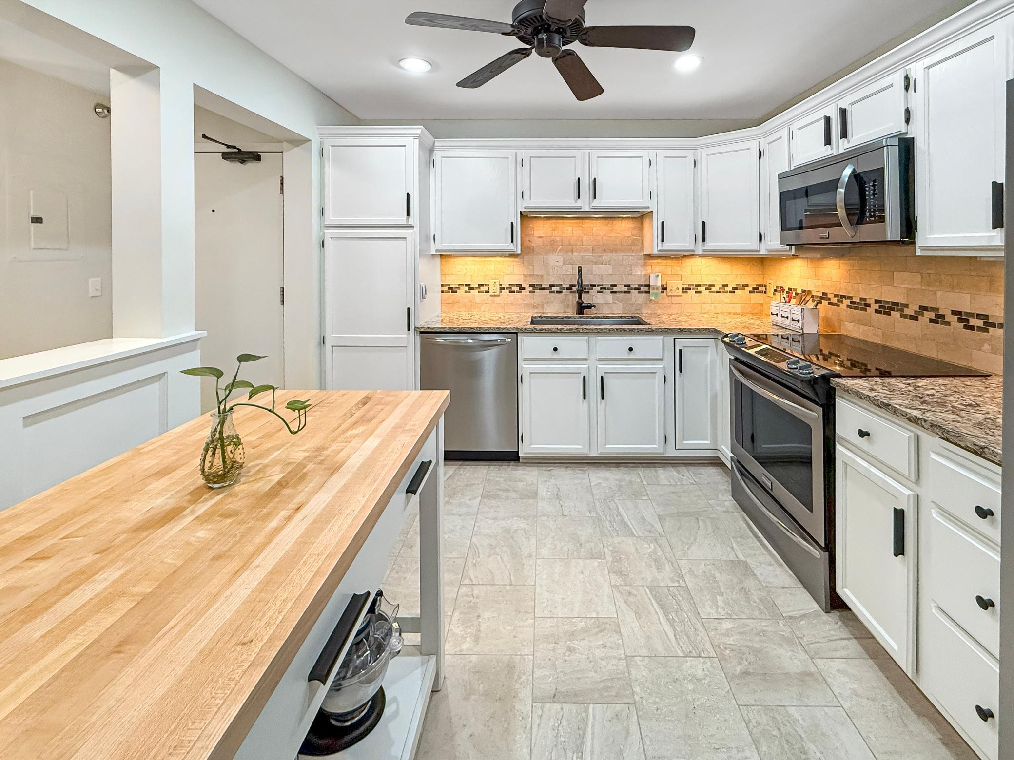 6085 Rowland Road Unit: 207