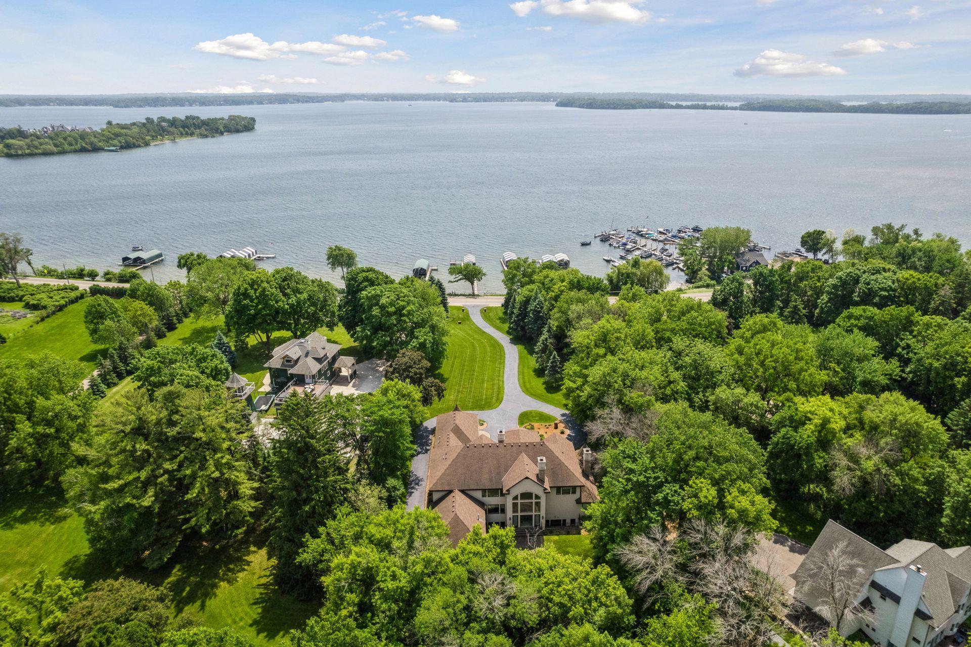 1910 Shoreline Drive