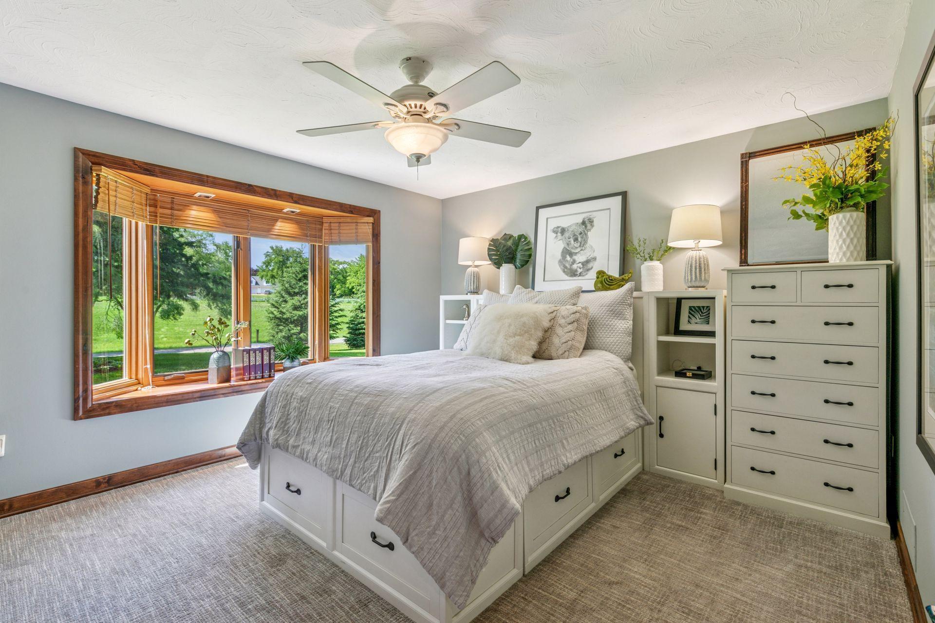 1405 W Farm Road
