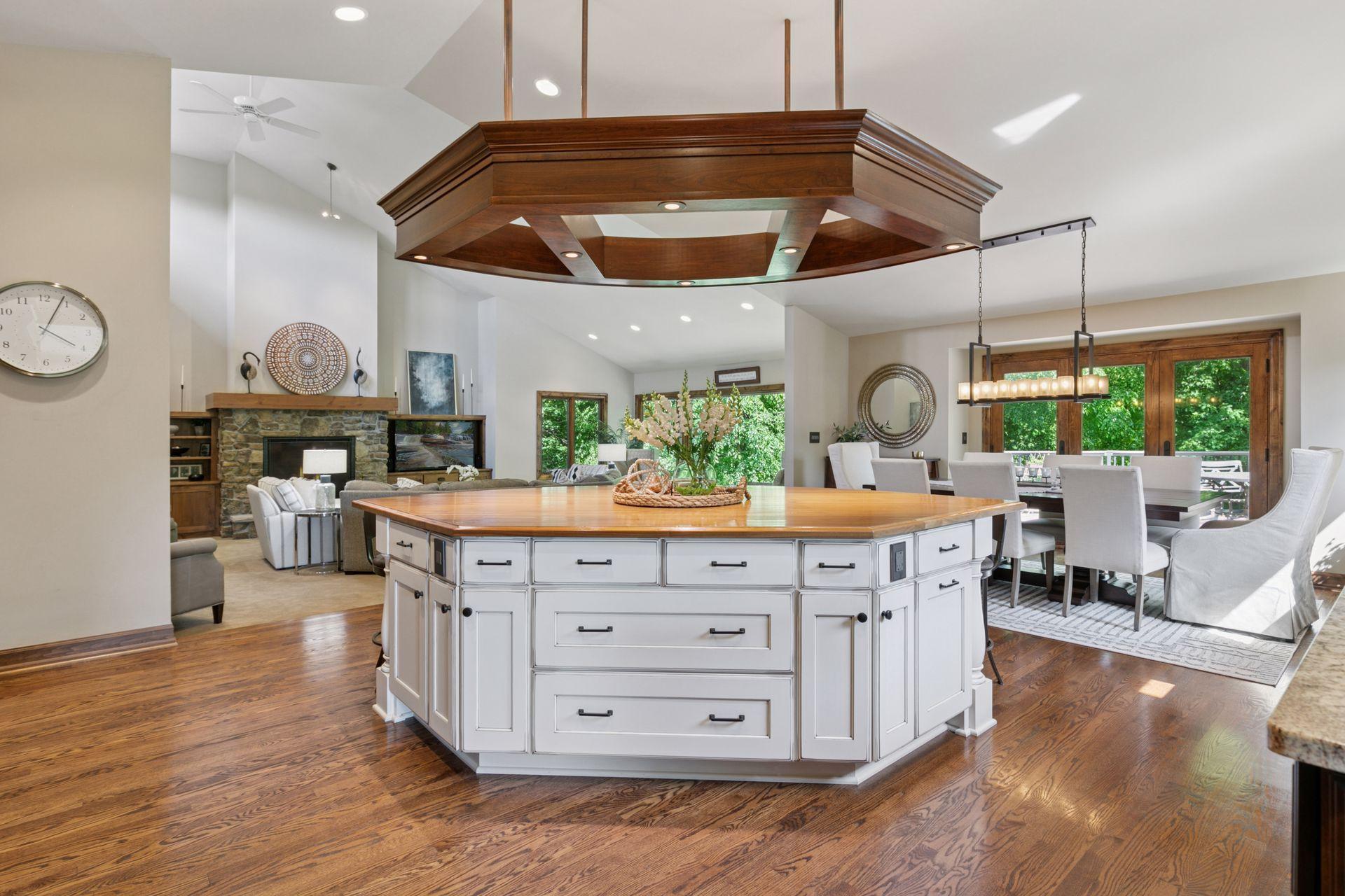 1405 W Farm Road