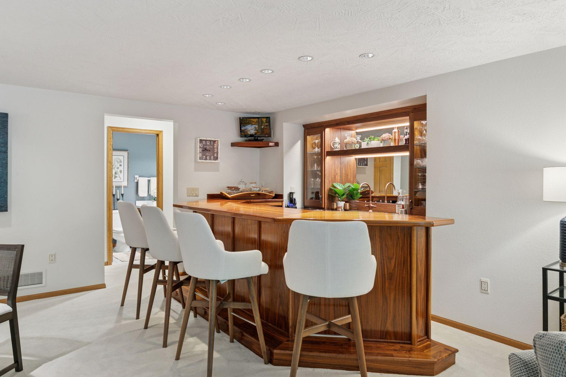 1405 W Farm Road
