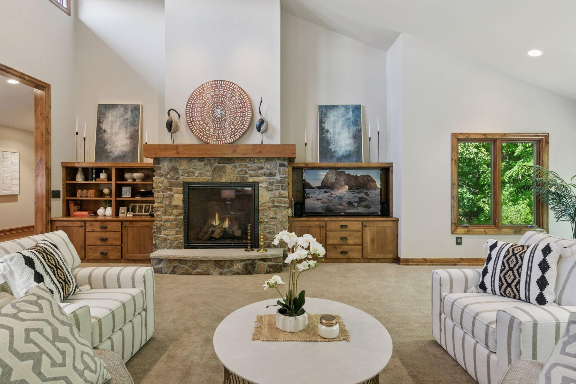 1405 W Farm Road