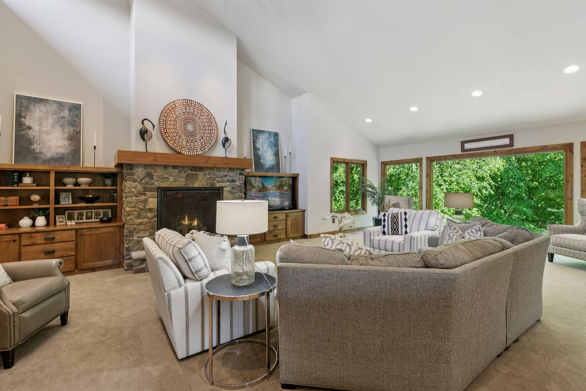 1405 W Farm Road