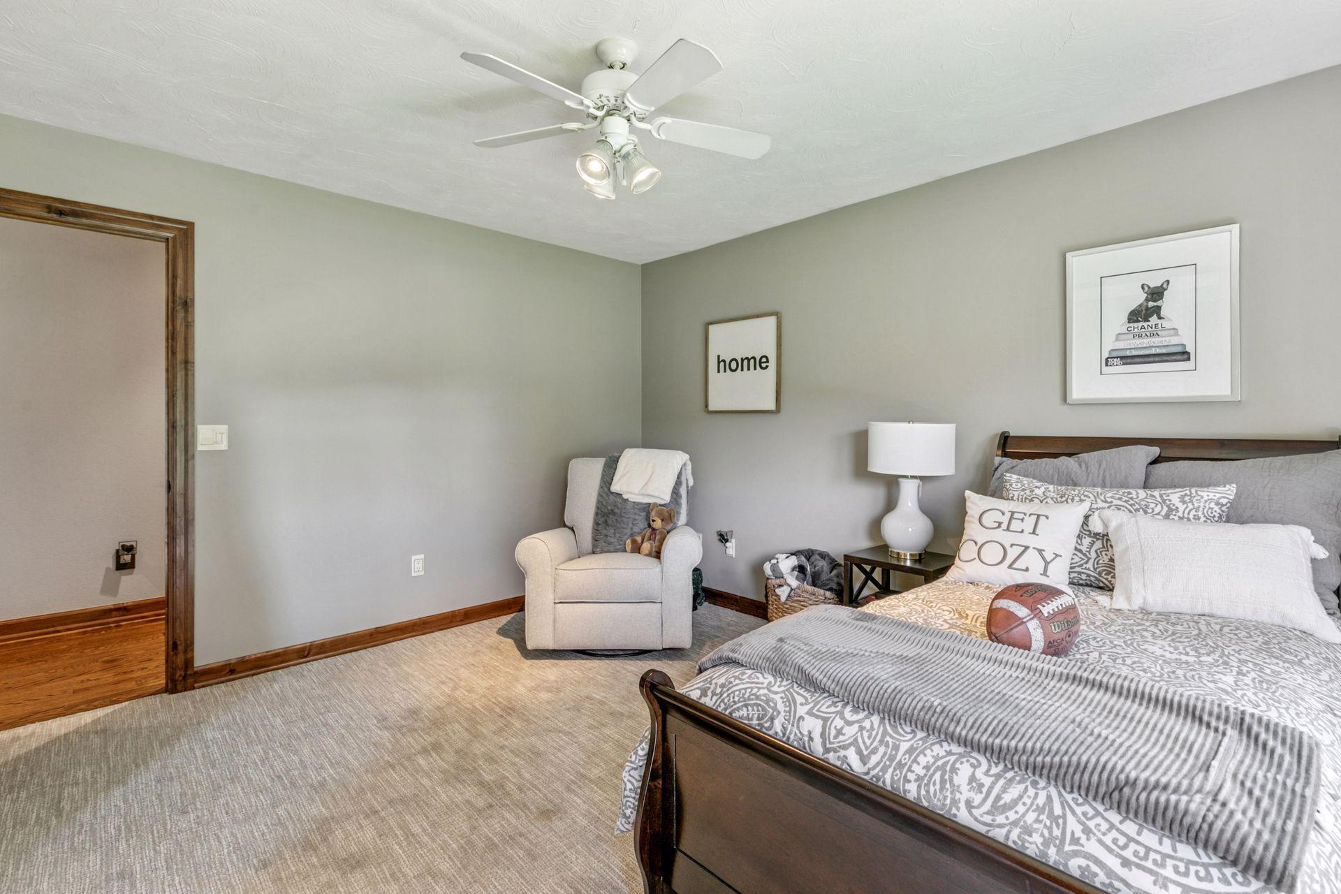 1405 W Farm Road