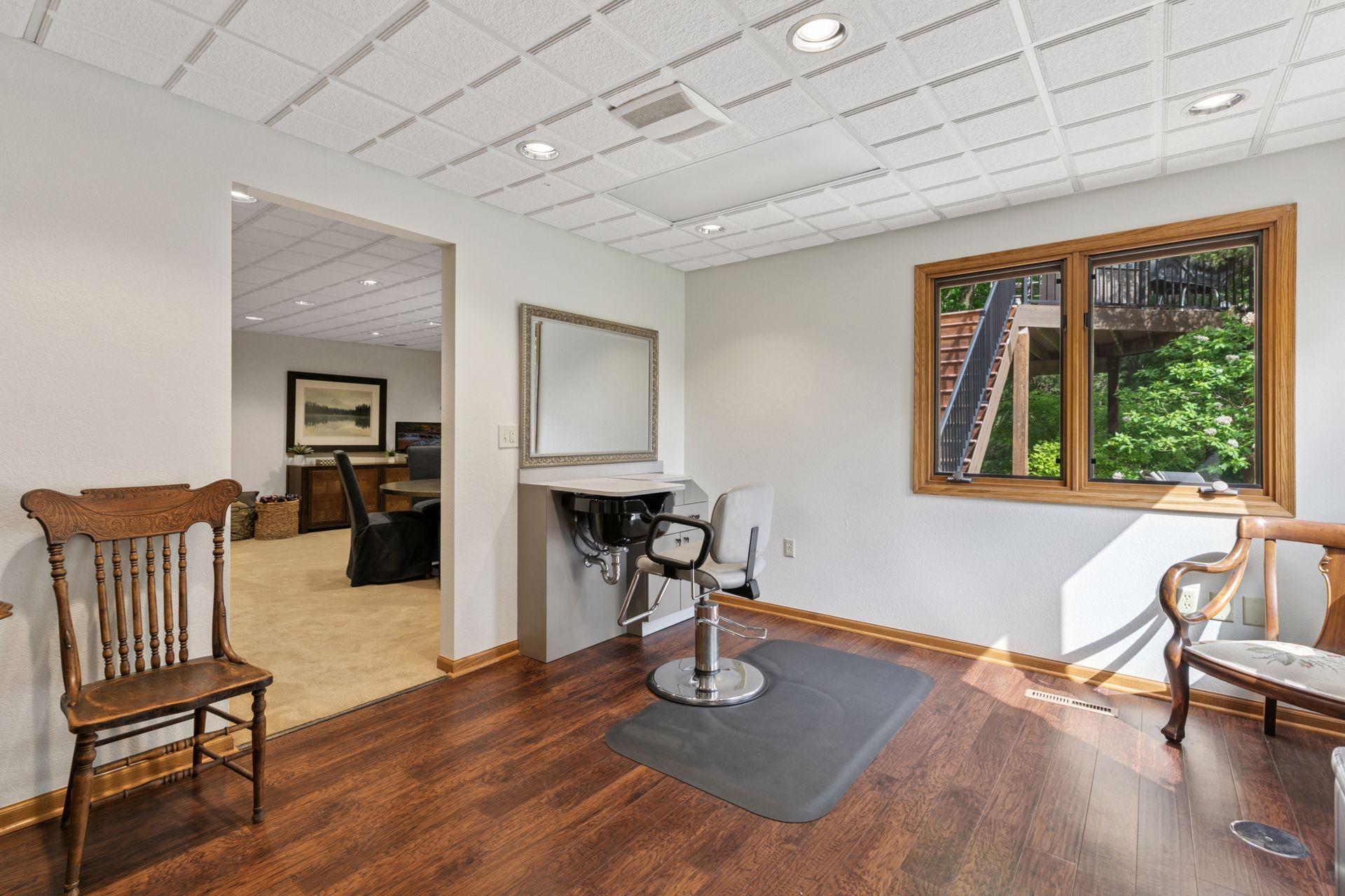 1405 W Farm Road