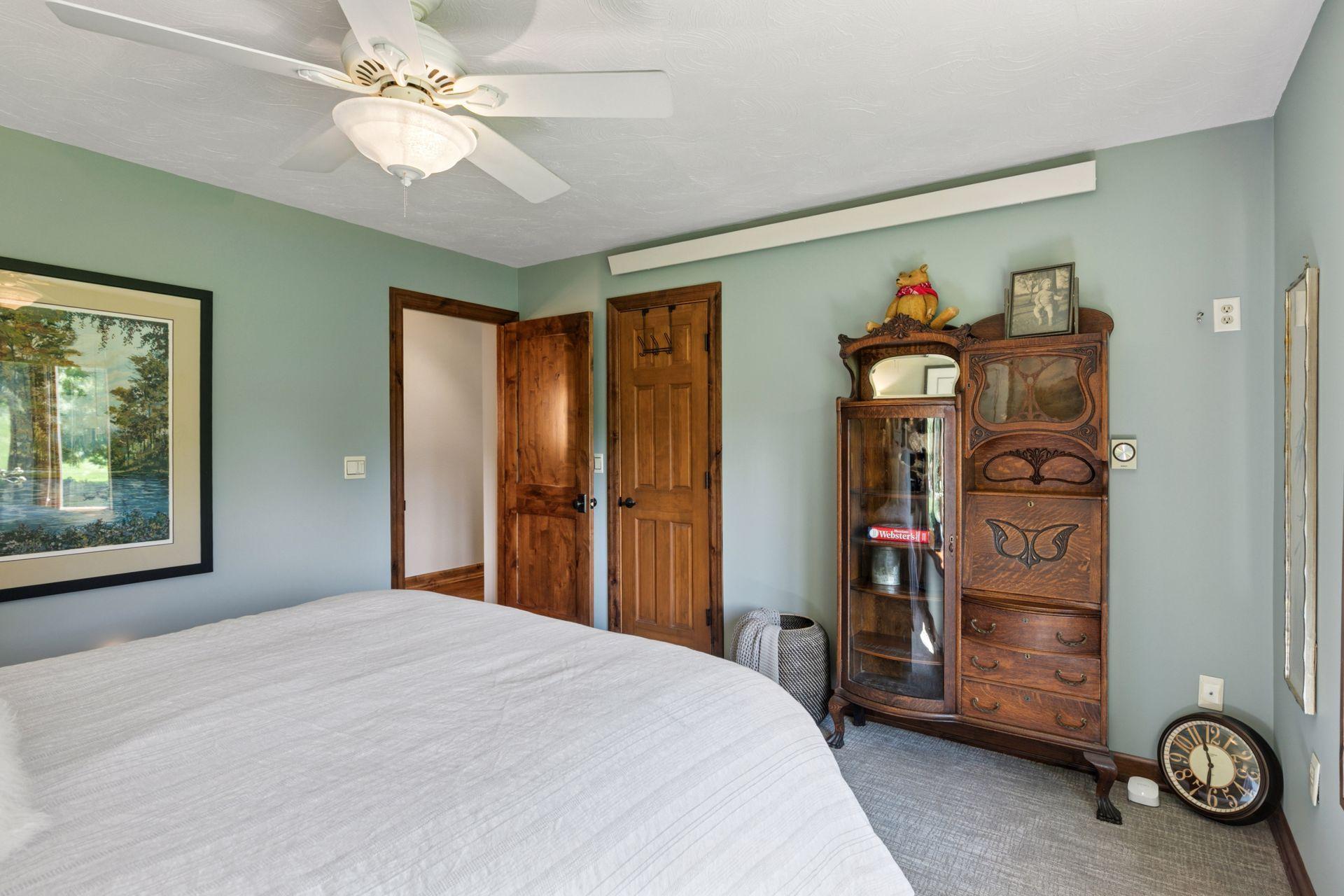 1405 W Farm Road