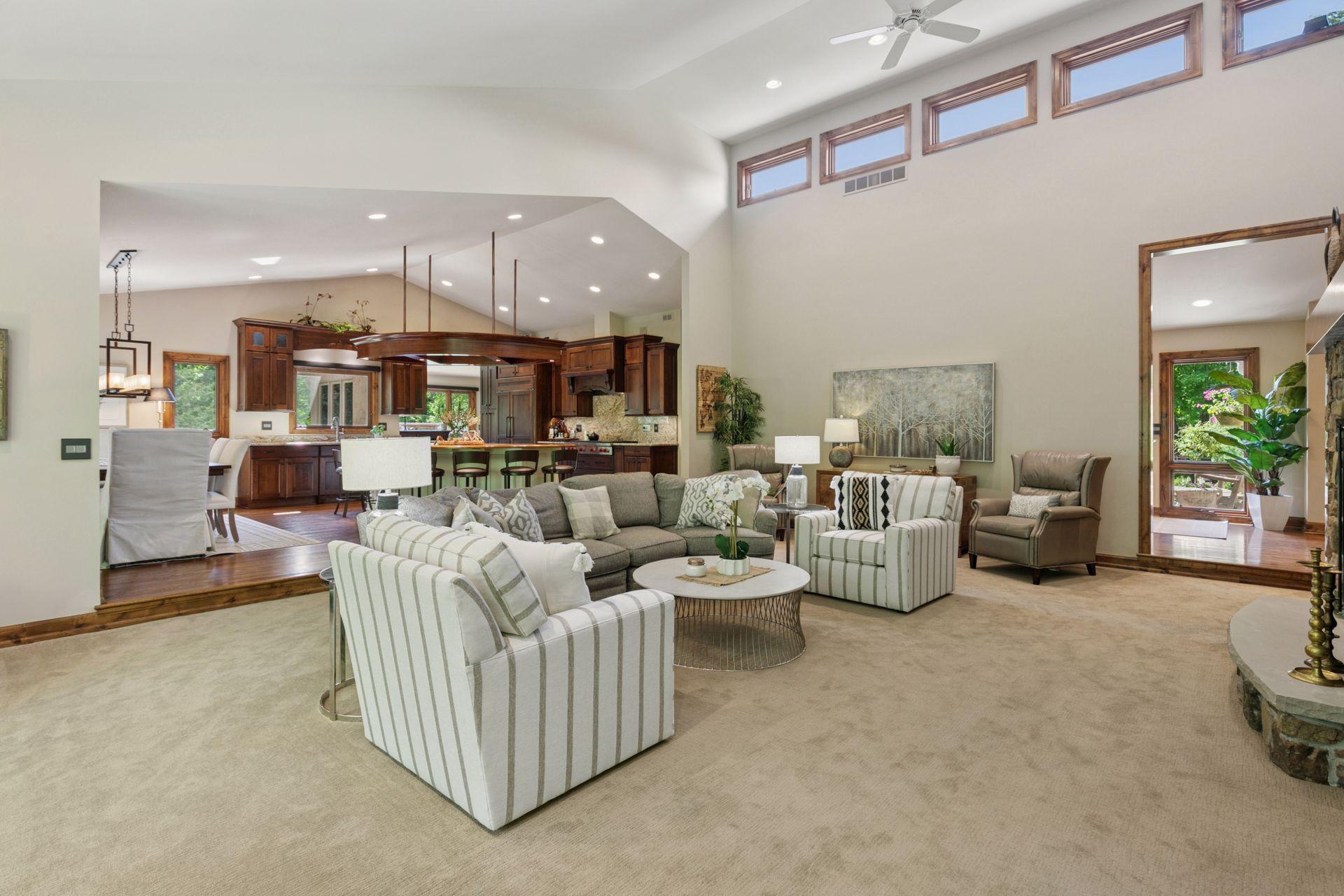 1405 W Farm Road