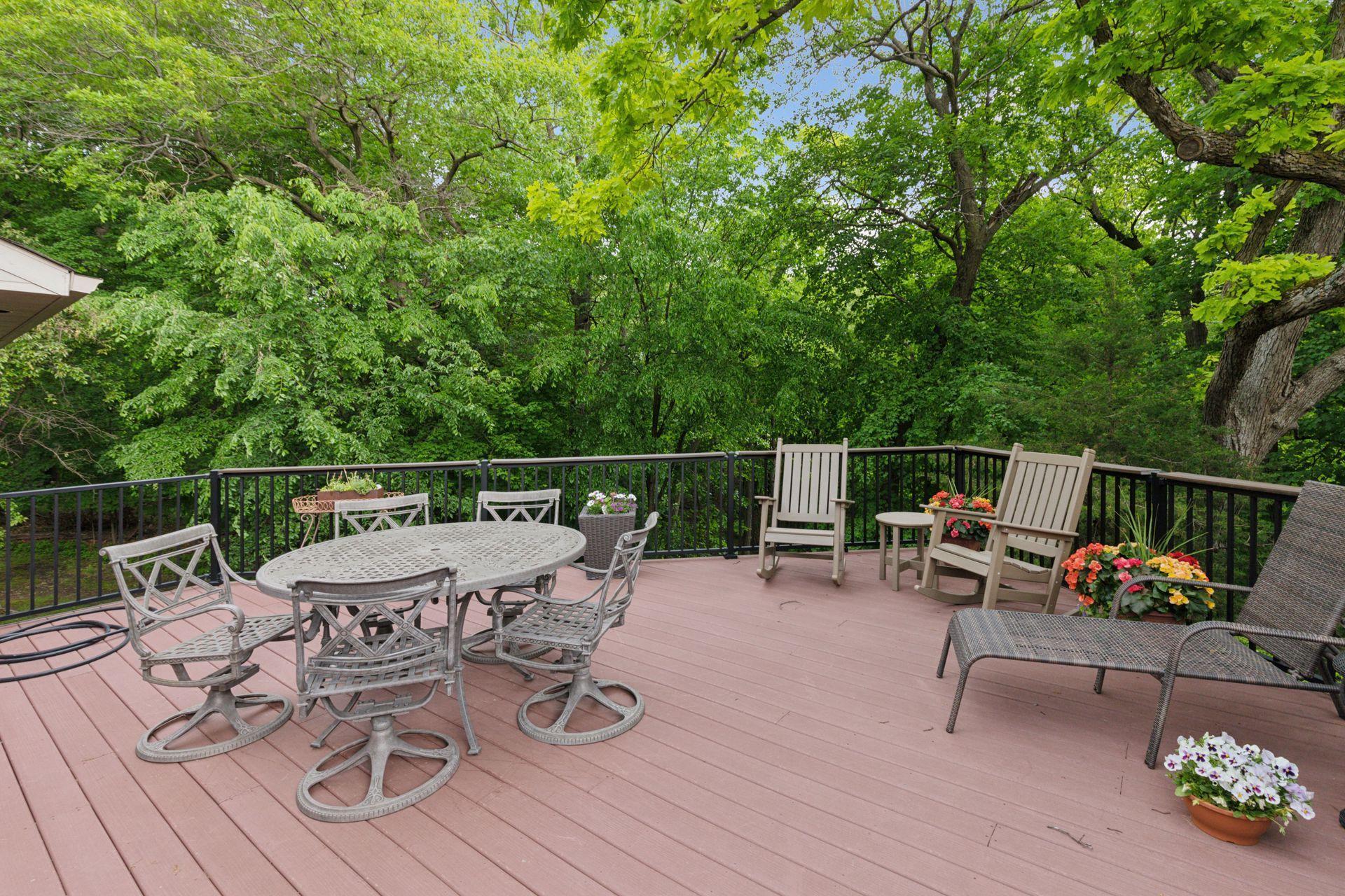 1405 W Farm Road