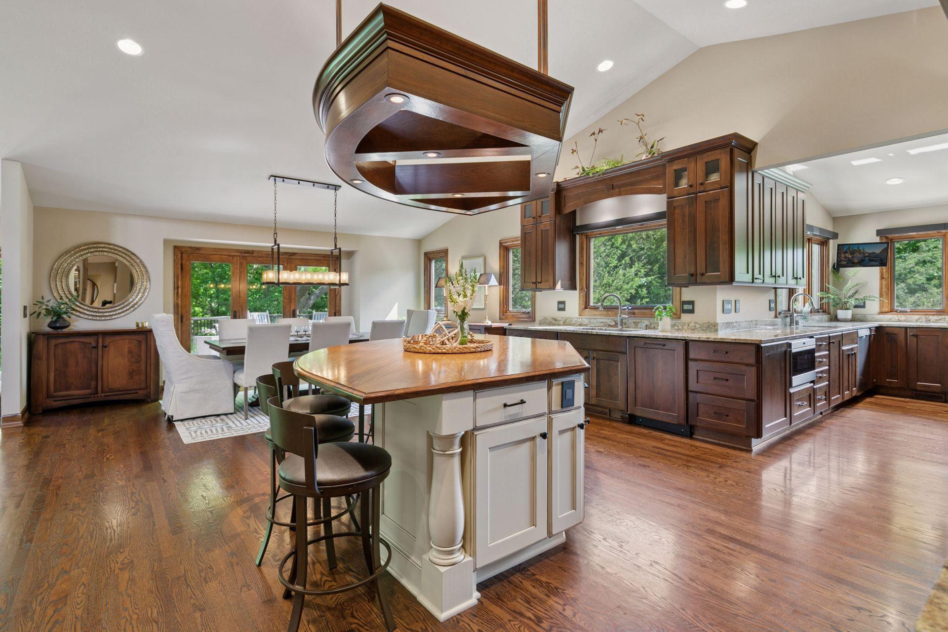 1405 W Farm Road