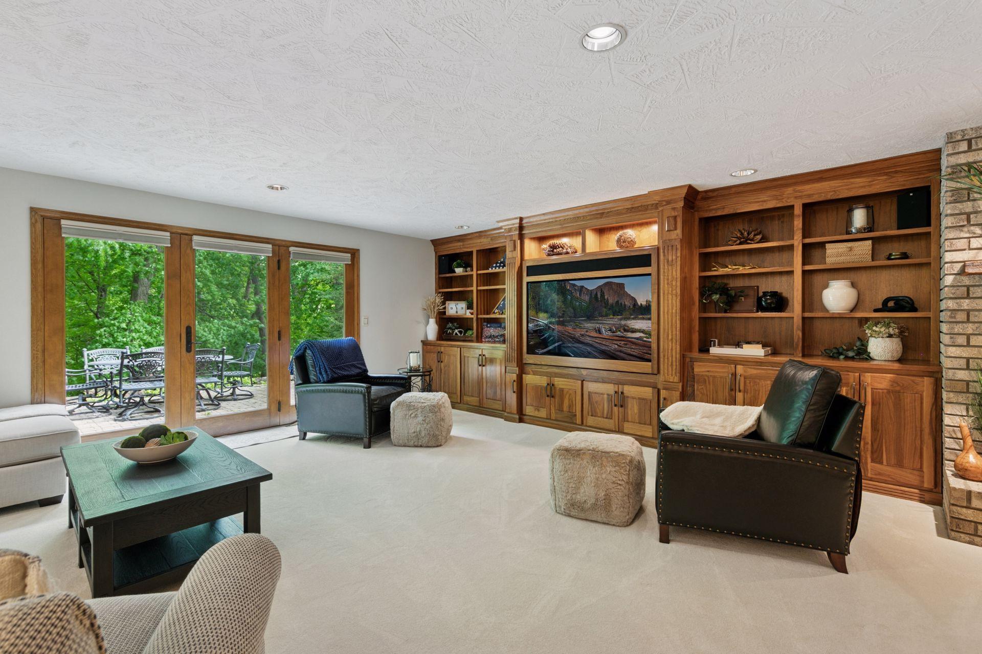 1405 W Farm Road