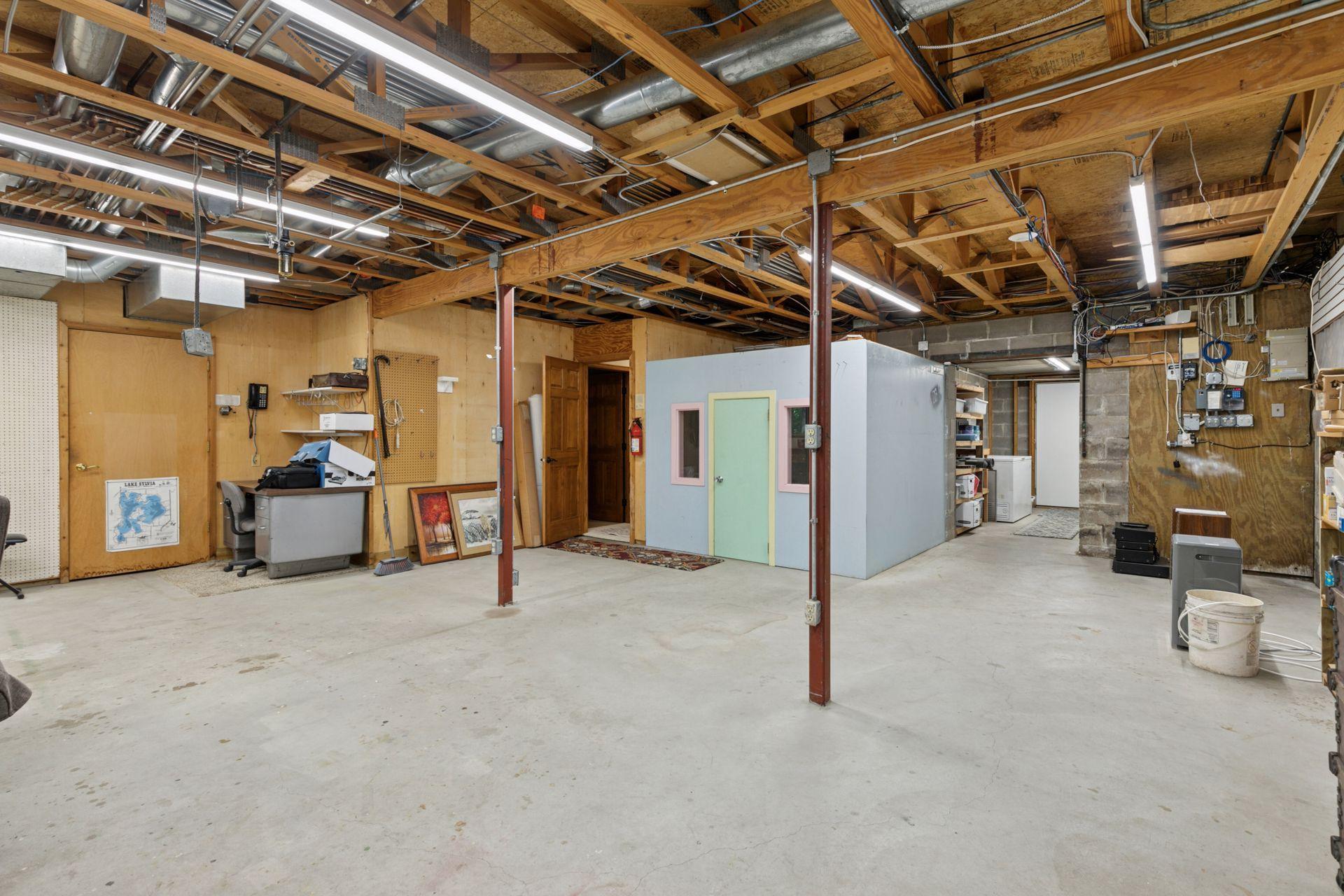 1405 W Farm Road