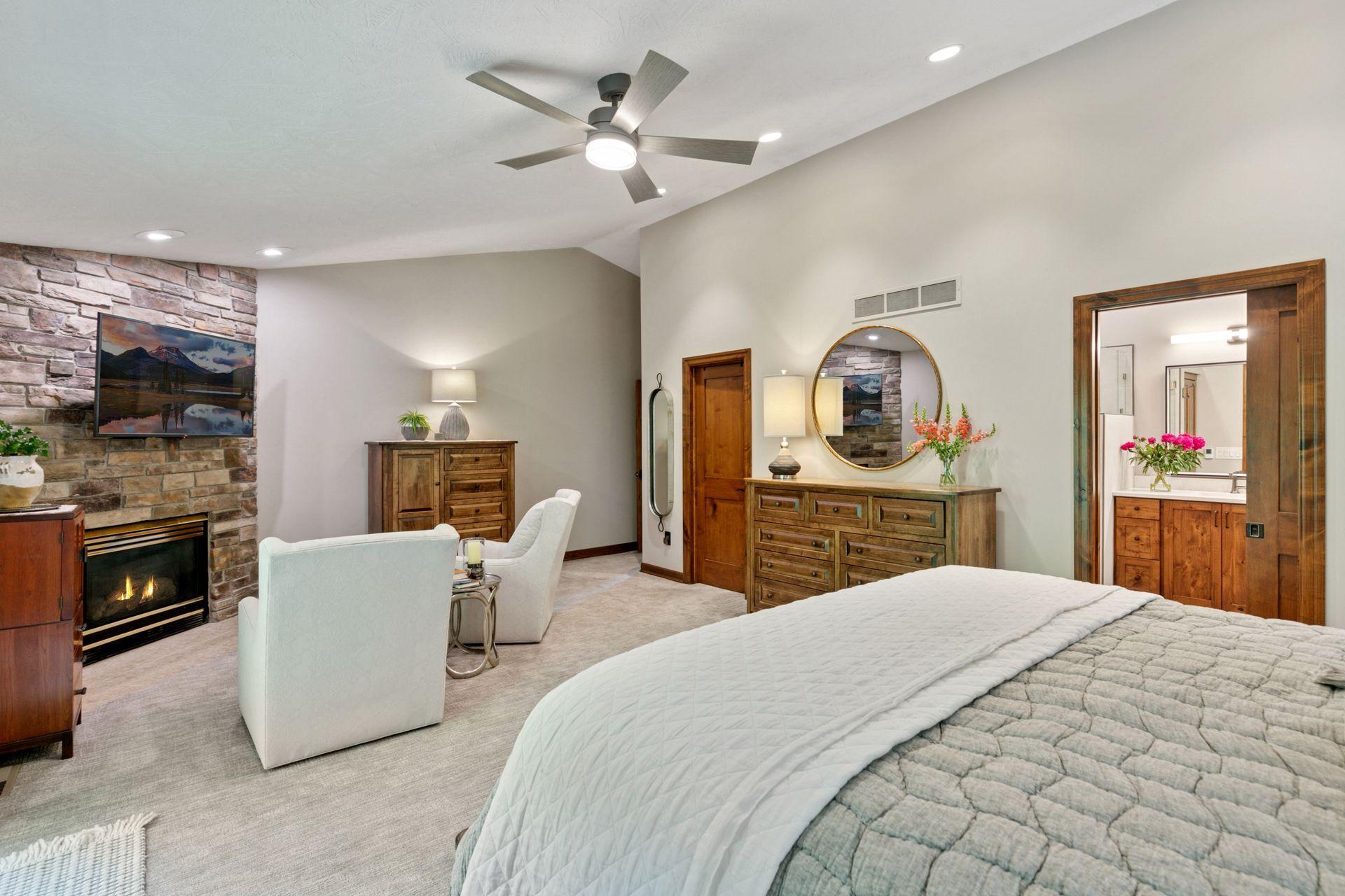 1405 W Farm Road