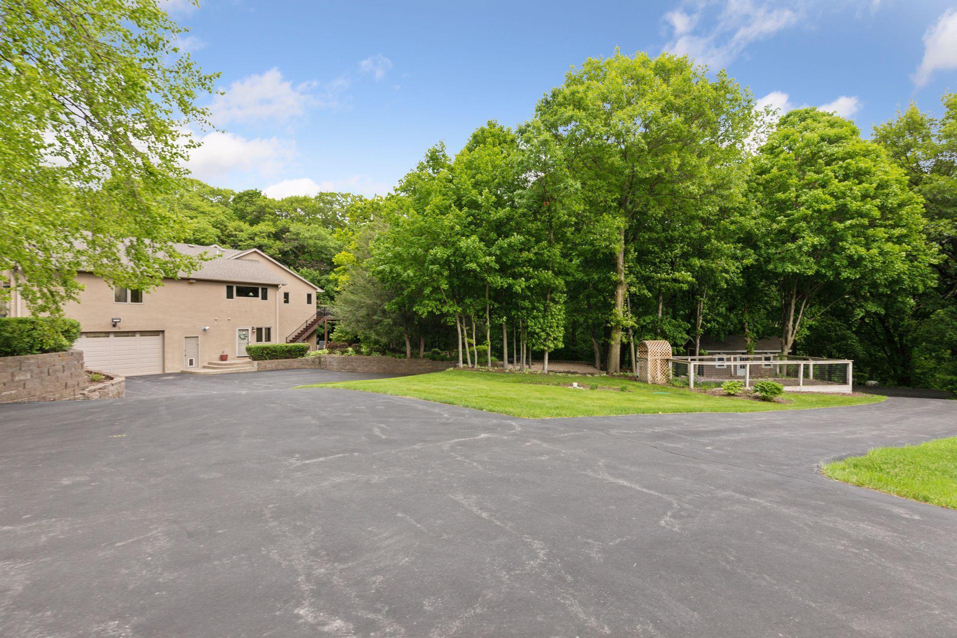 1405 W Farm Road