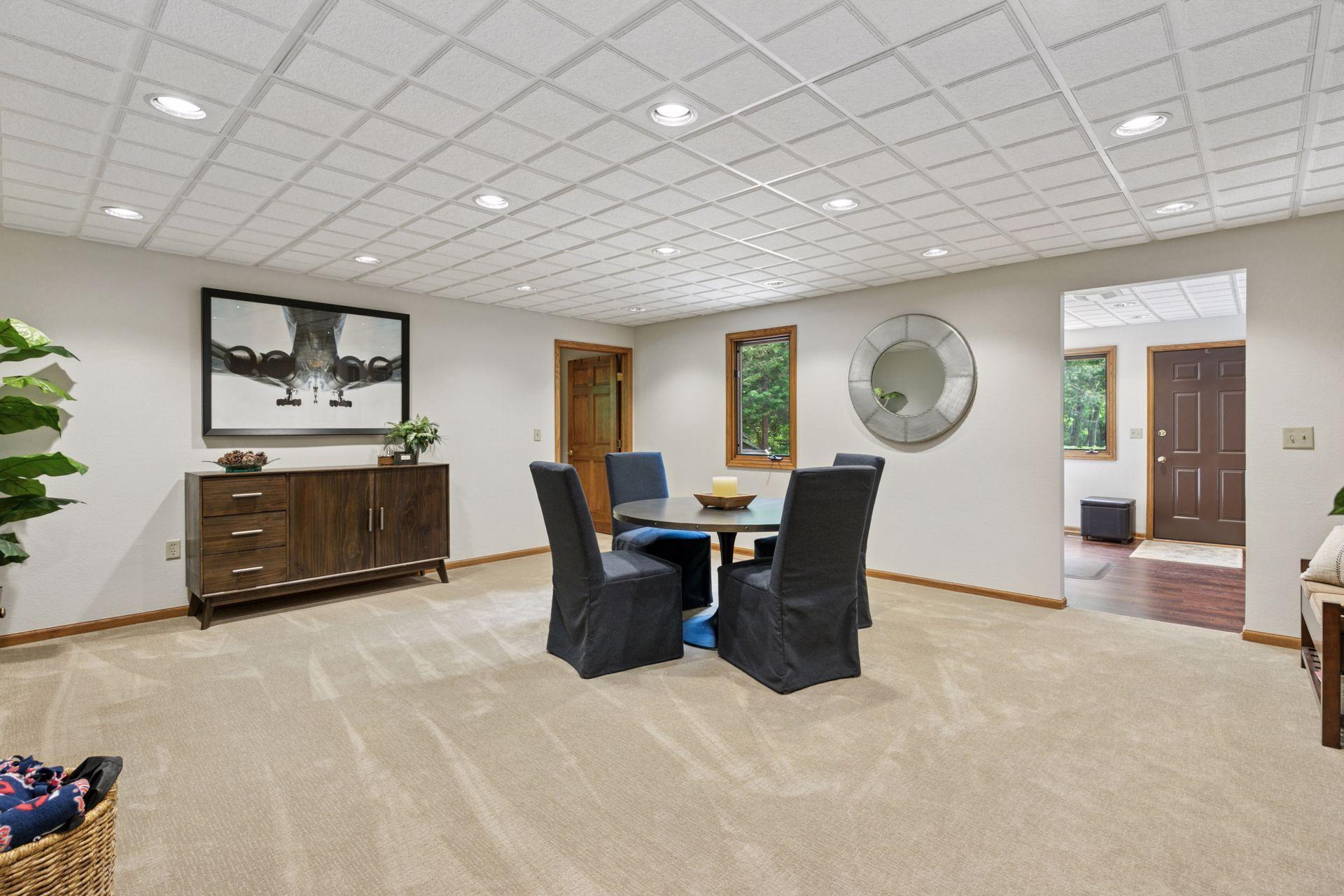 1405 W Farm Road