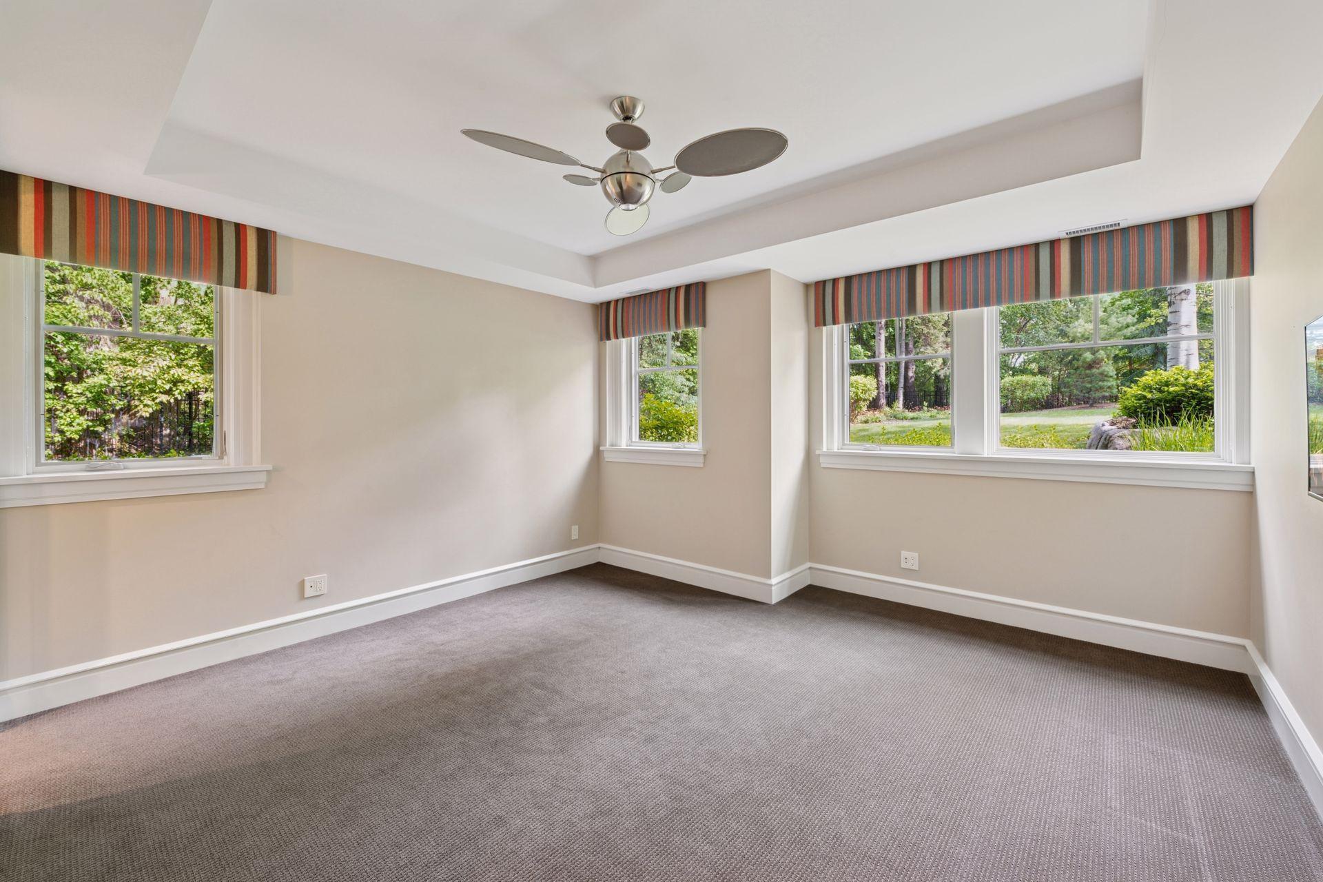 370 Ferndale Road W