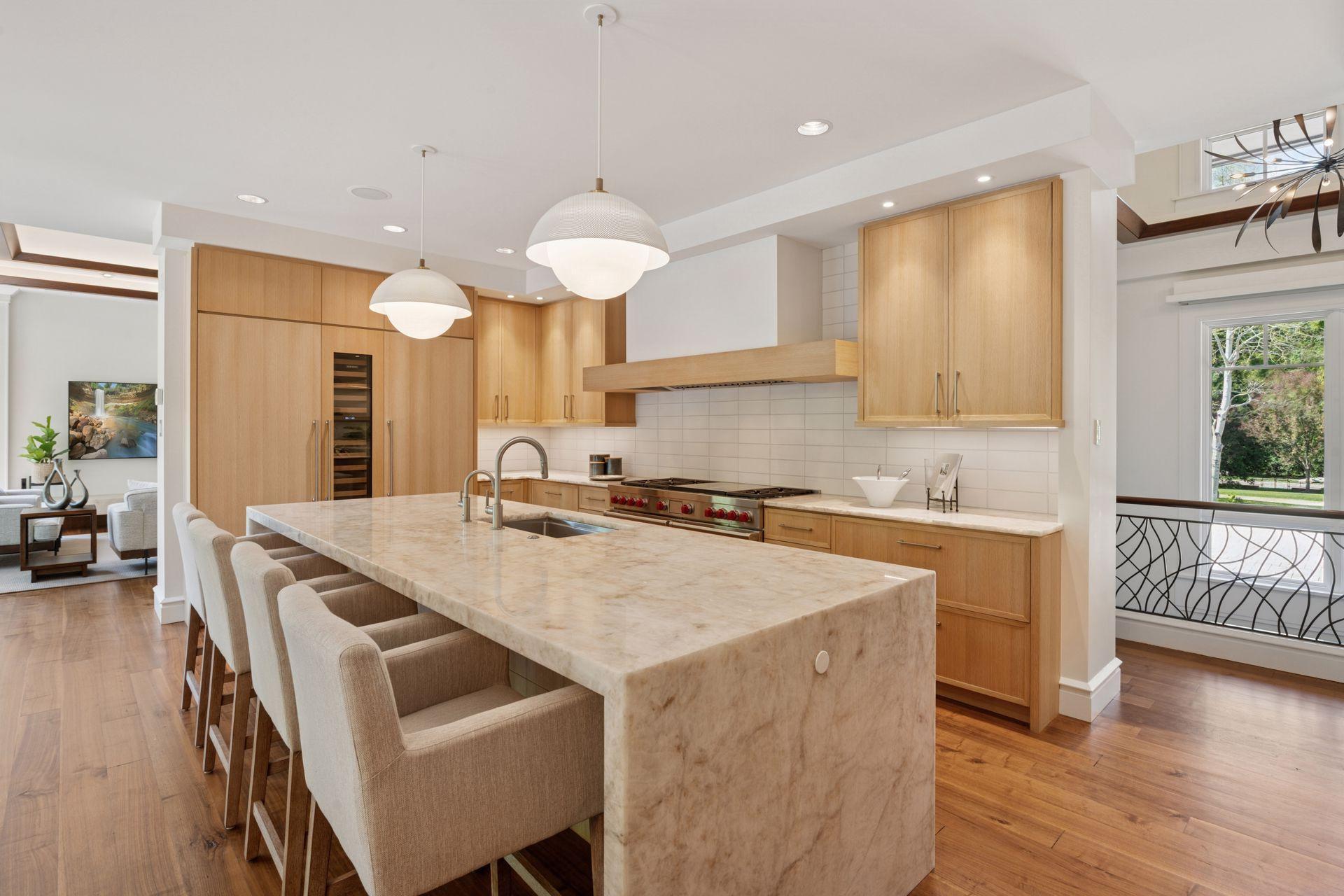 370 Ferndale Road W