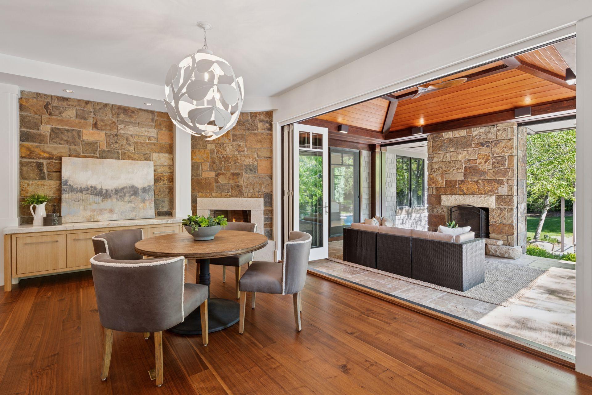 370 Ferndale Road W
