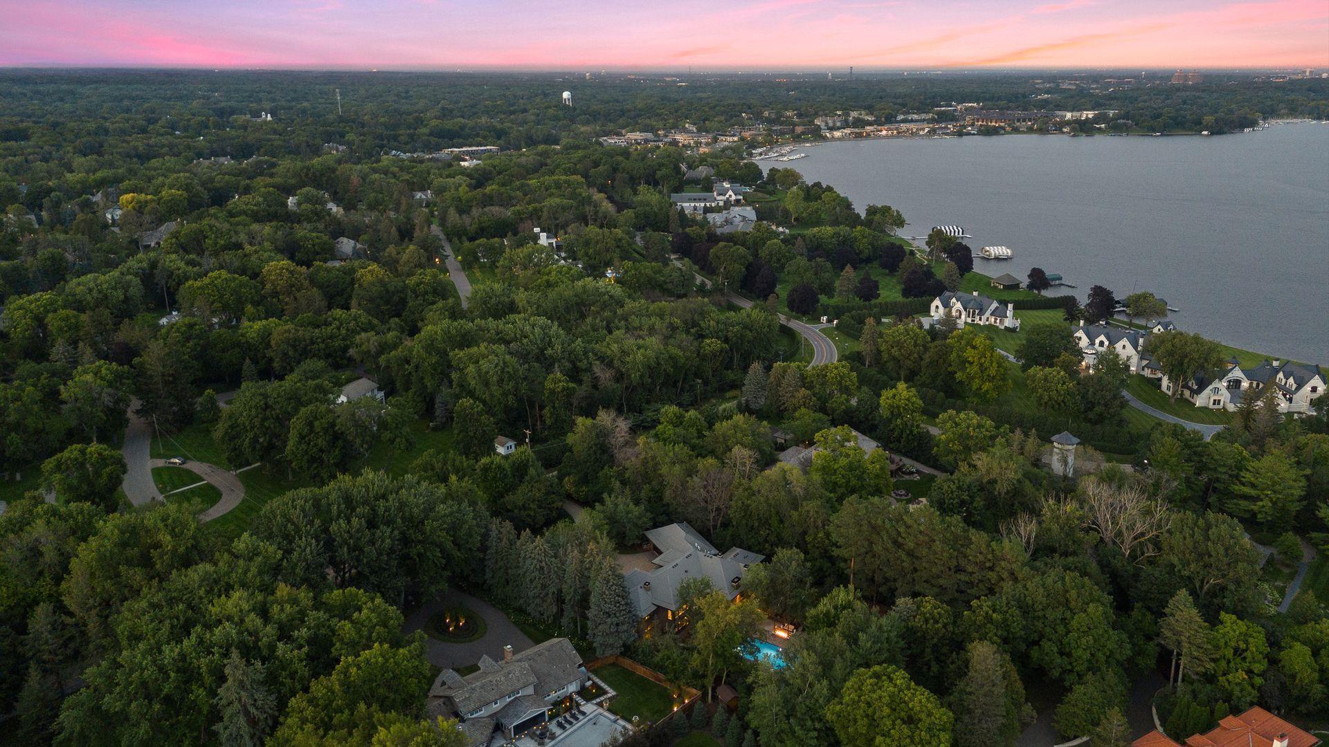 370 Ferndale Road W