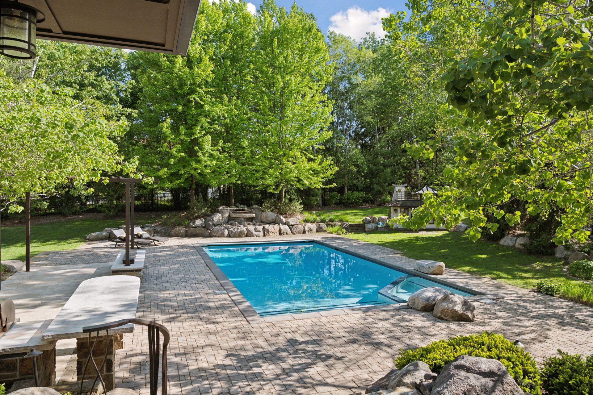 370 Ferndale Road W