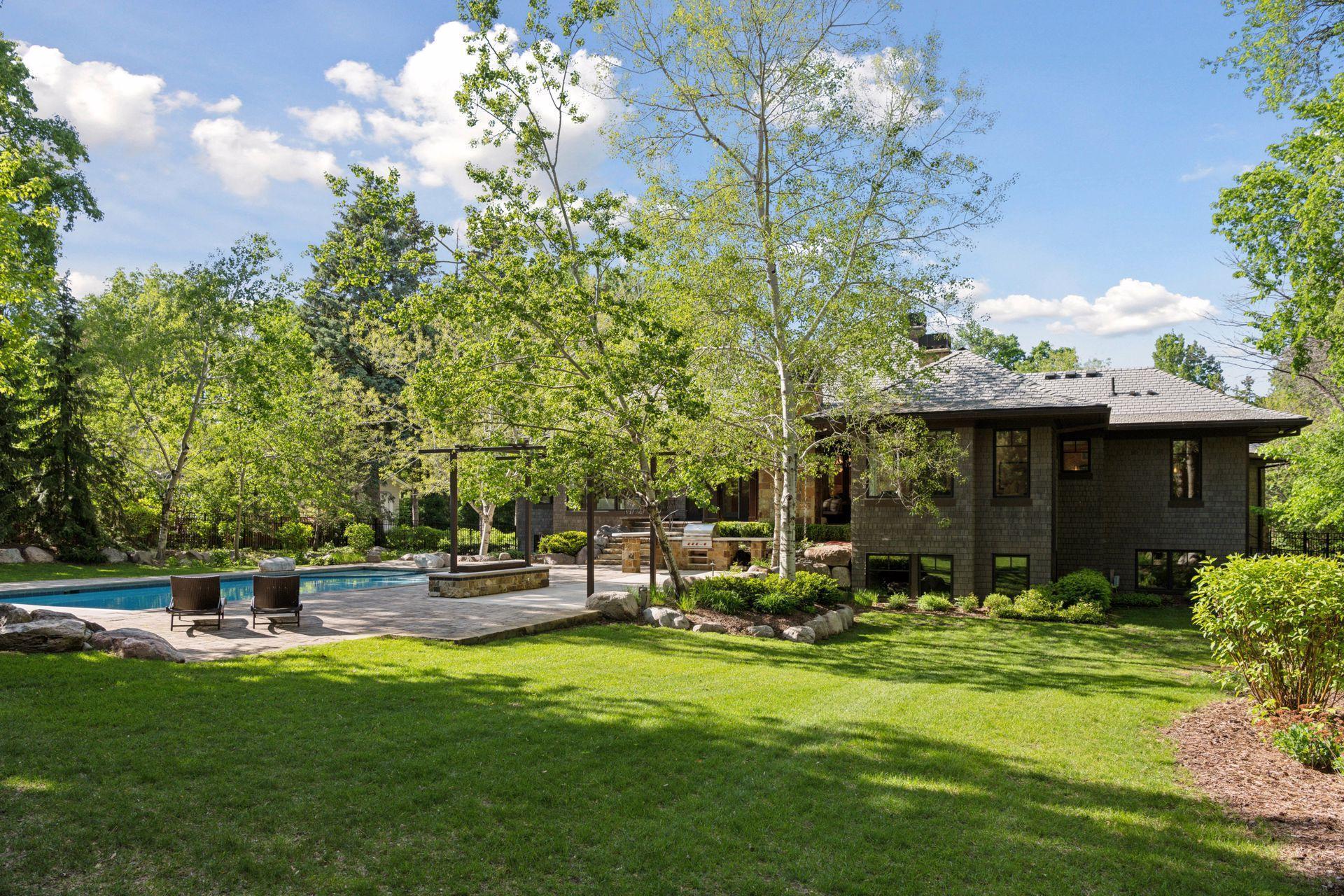 370 Ferndale Road W