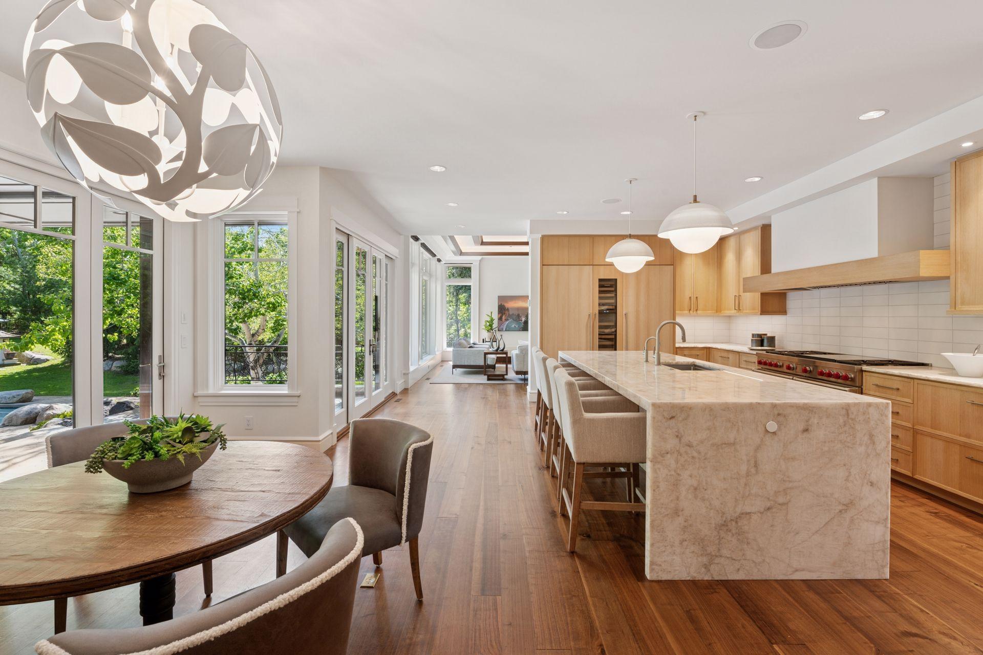 370 Ferndale Road W