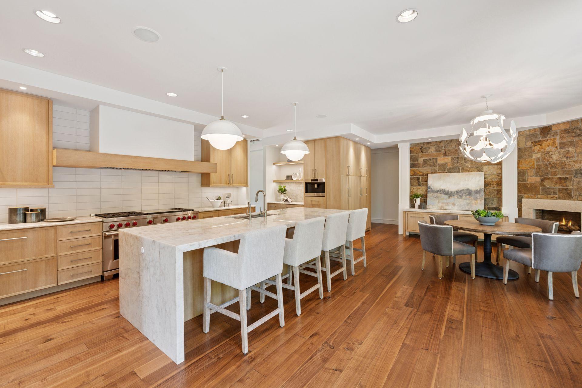 370 Ferndale Road W