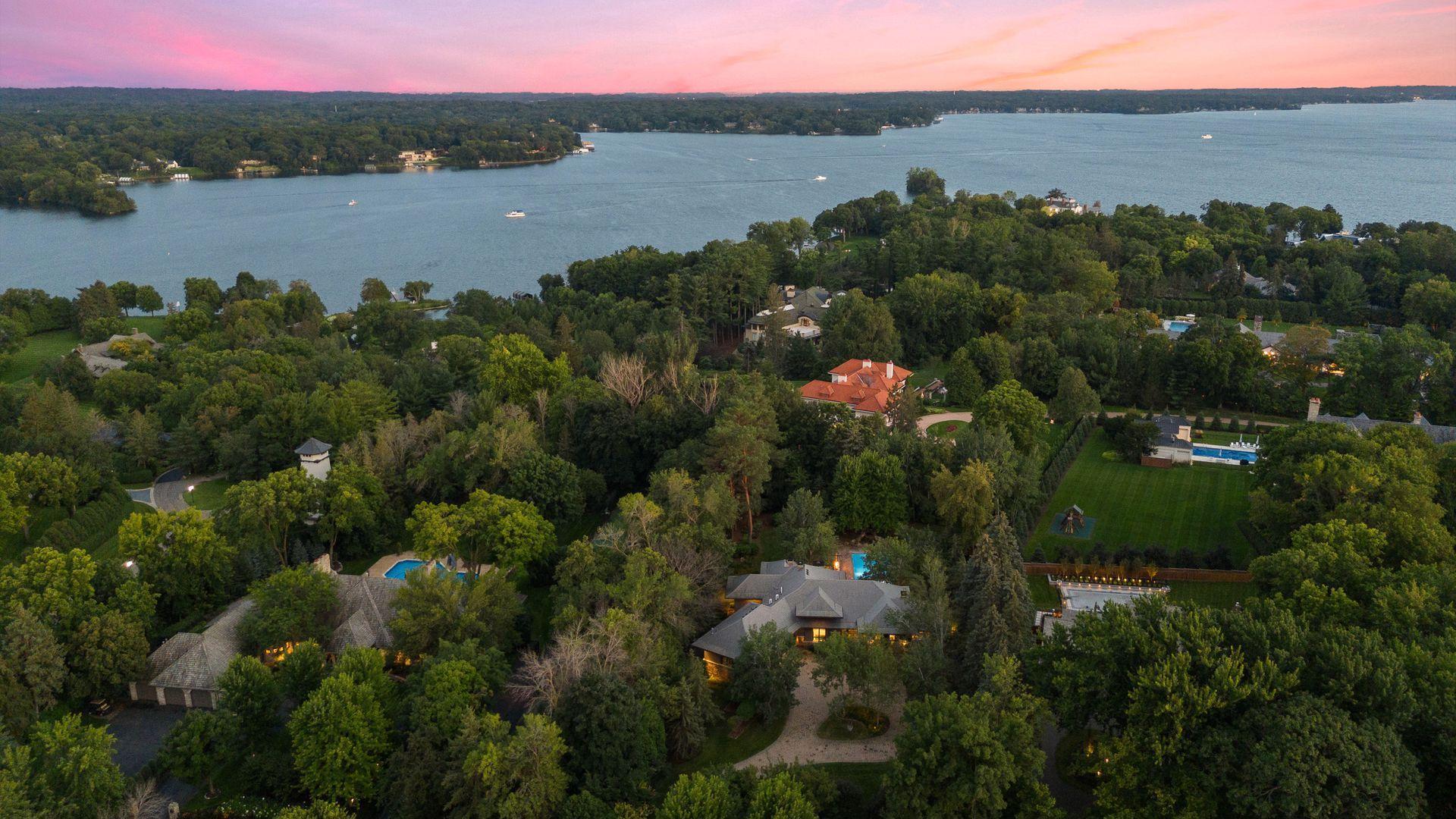 370 Ferndale Road W