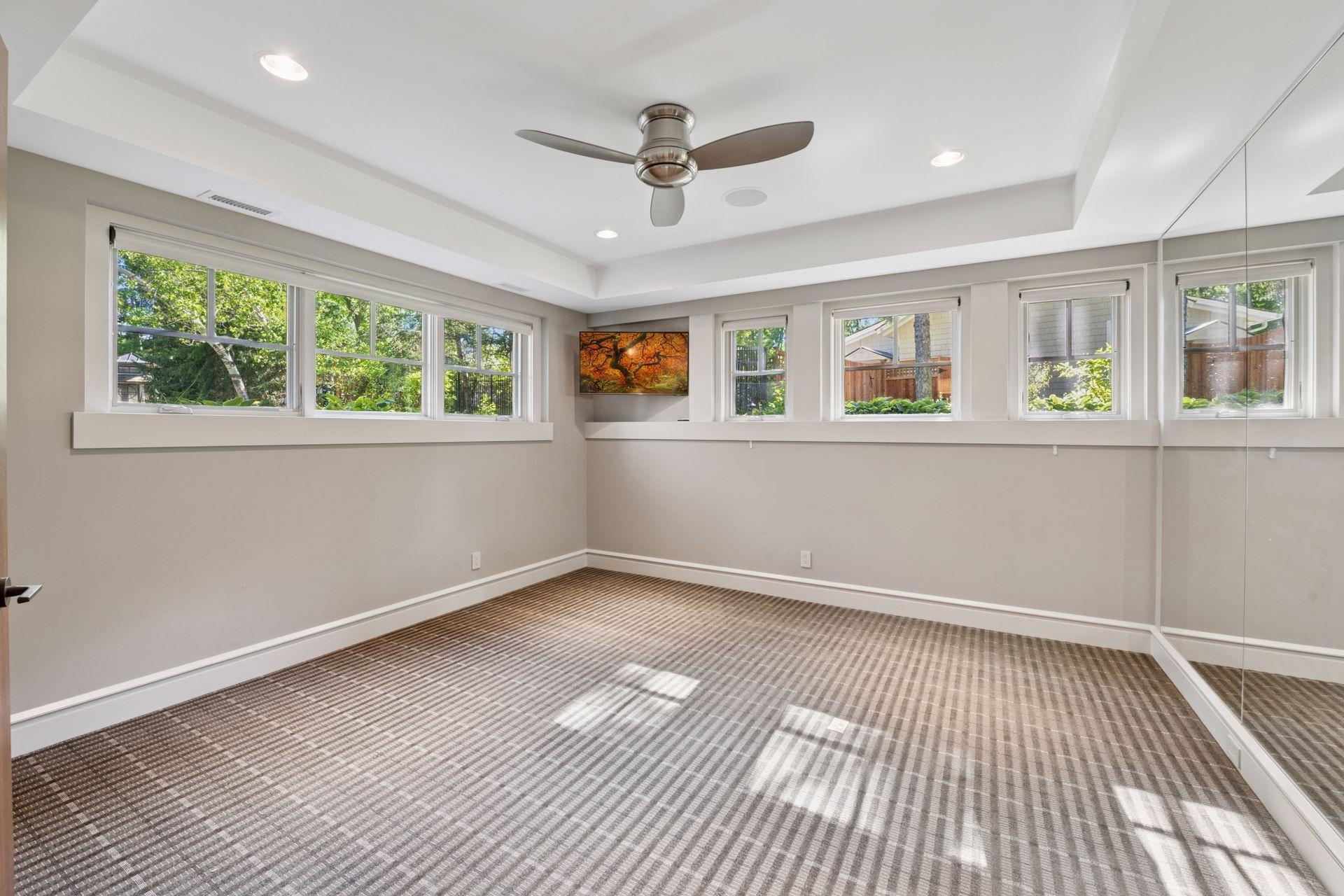 370 Ferndale Road W