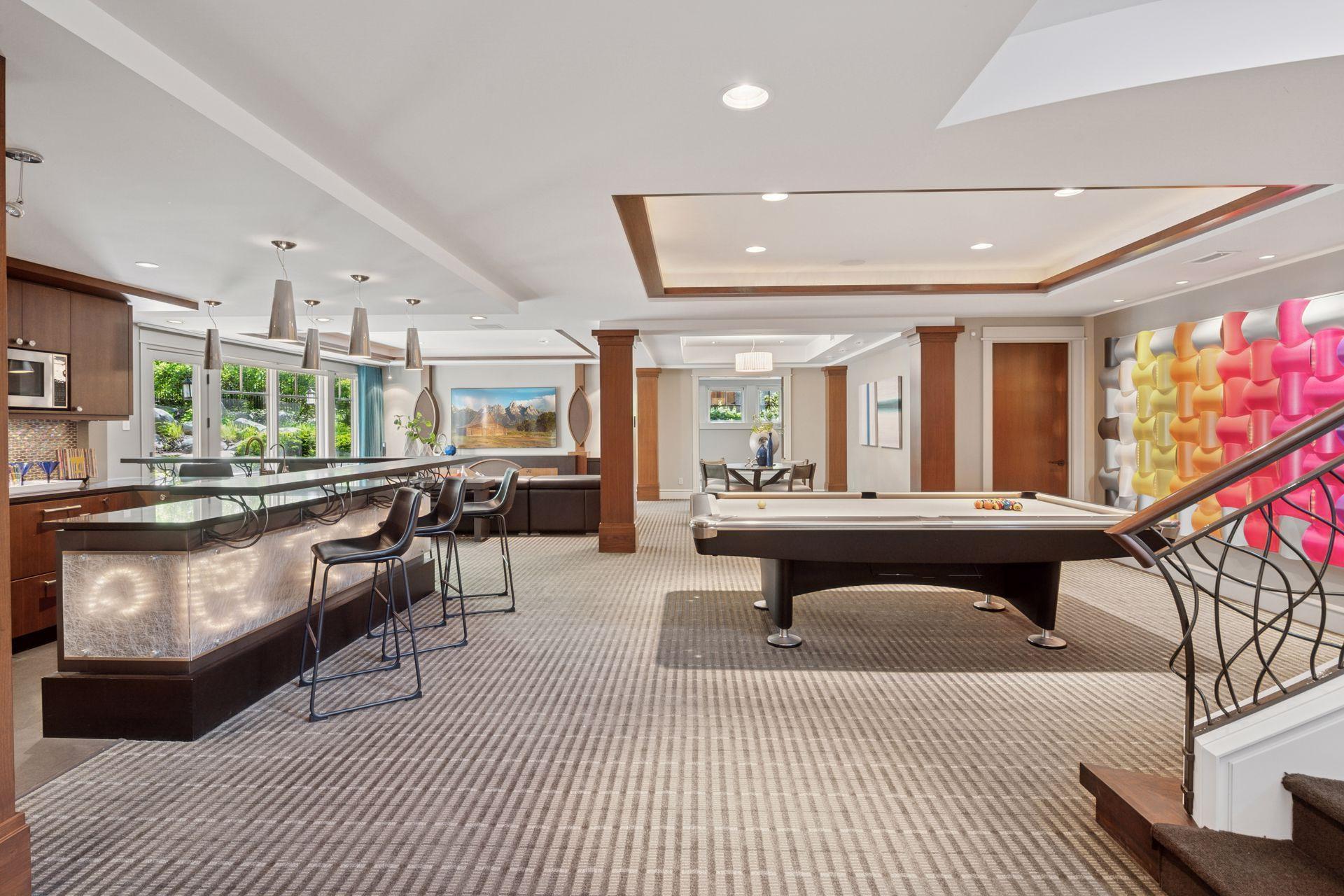 370 Ferndale Road W