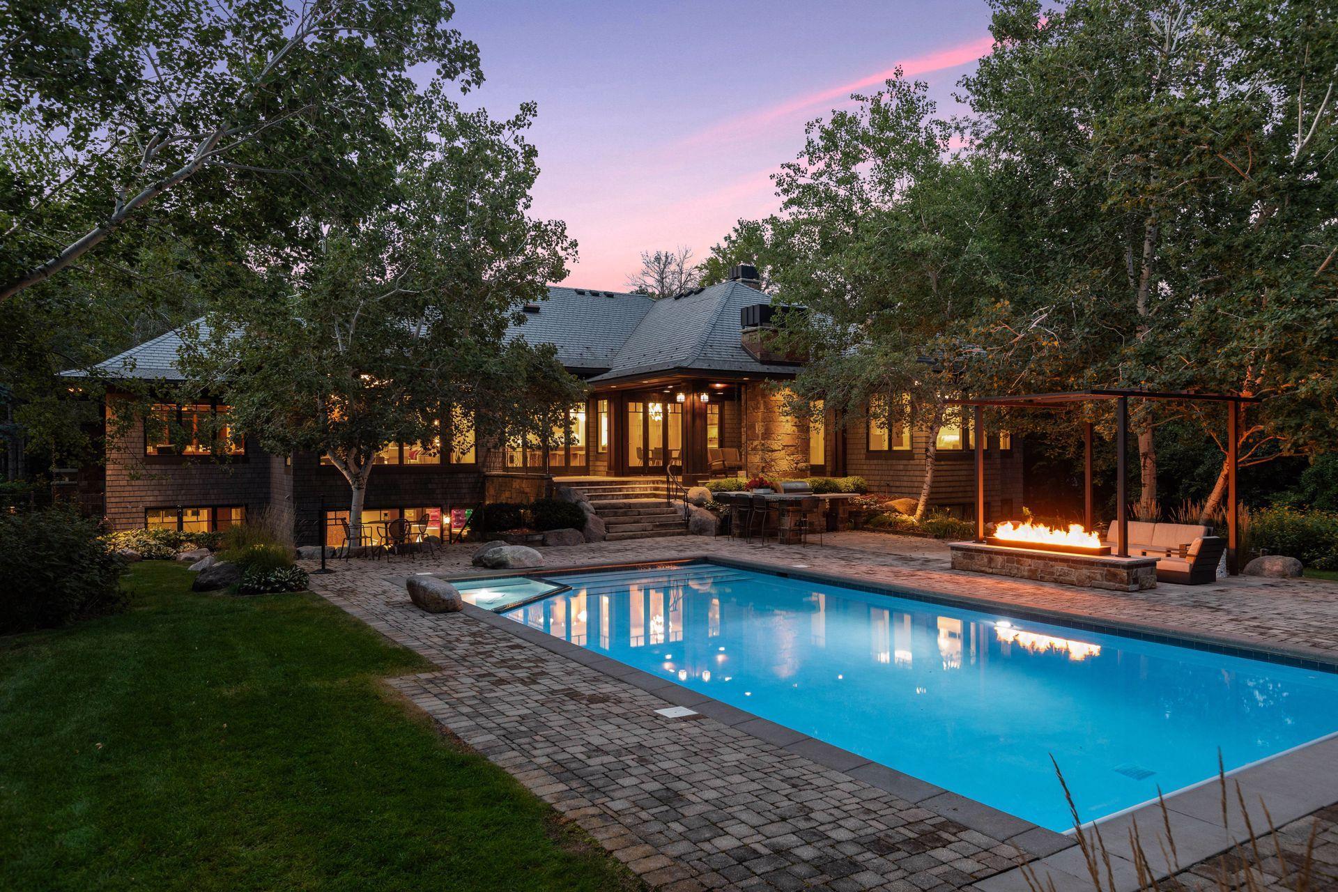 370 Ferndale Road W