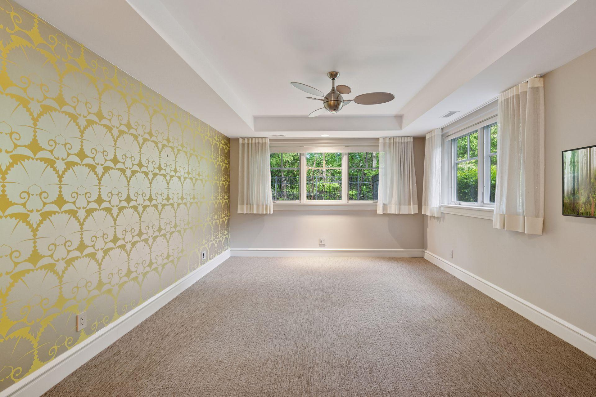 370 Ferndale Road W