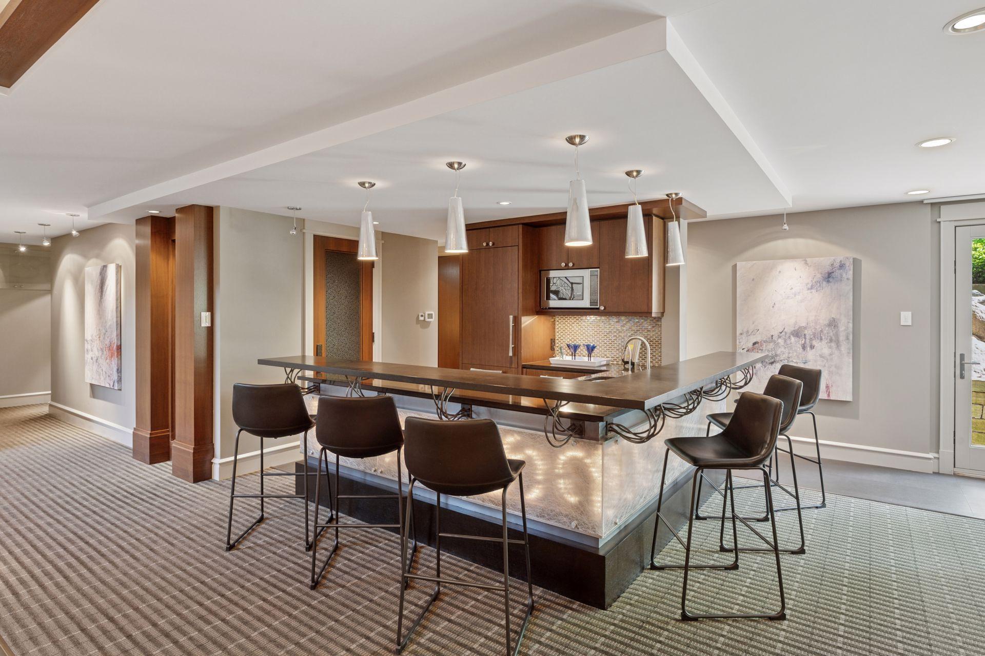 370 Ferndale Road W