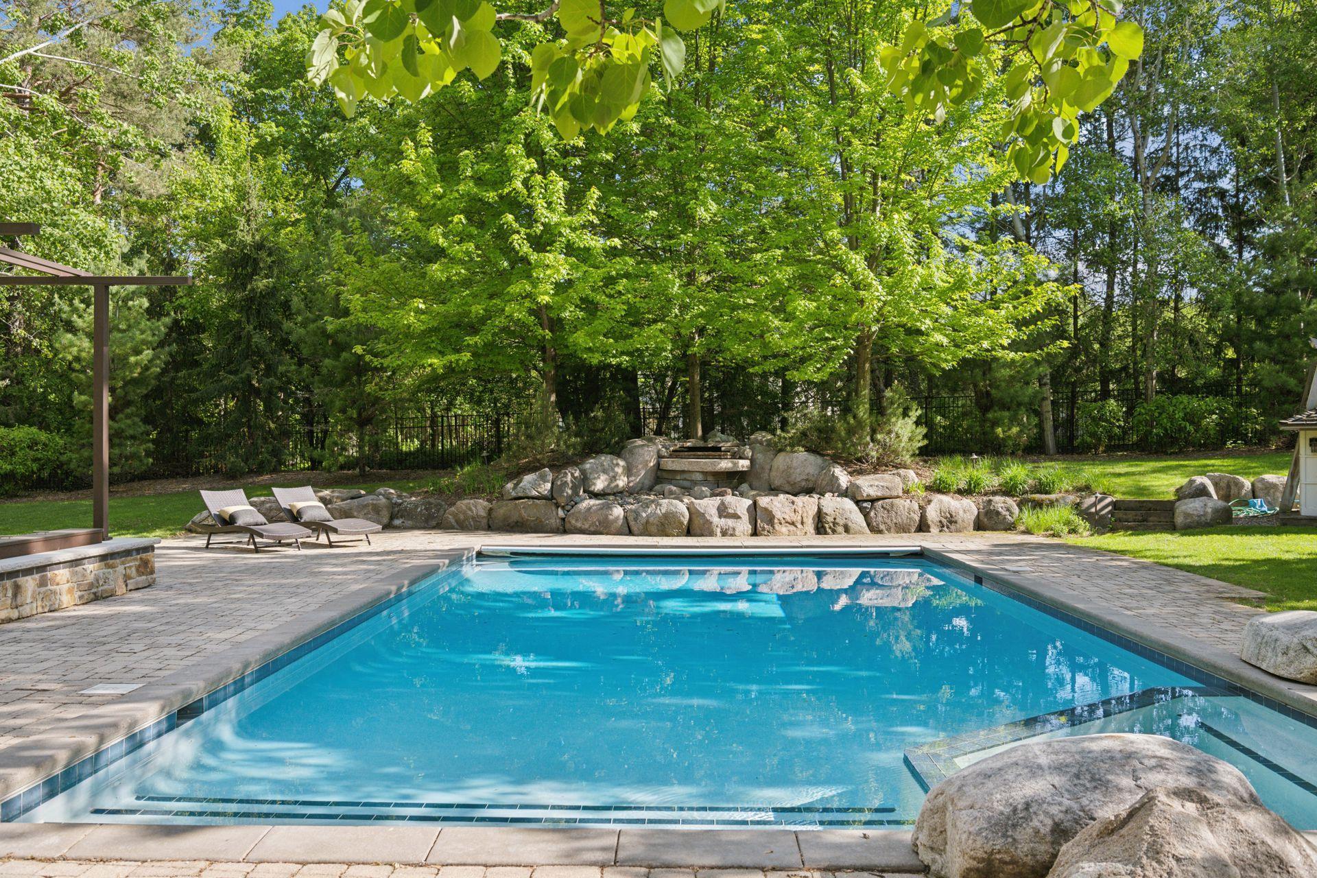 370 Ferndale Road W