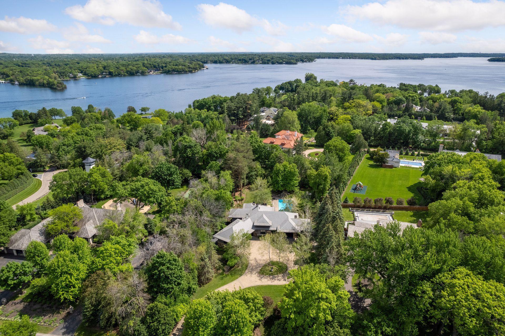 370 Ferndale Road W