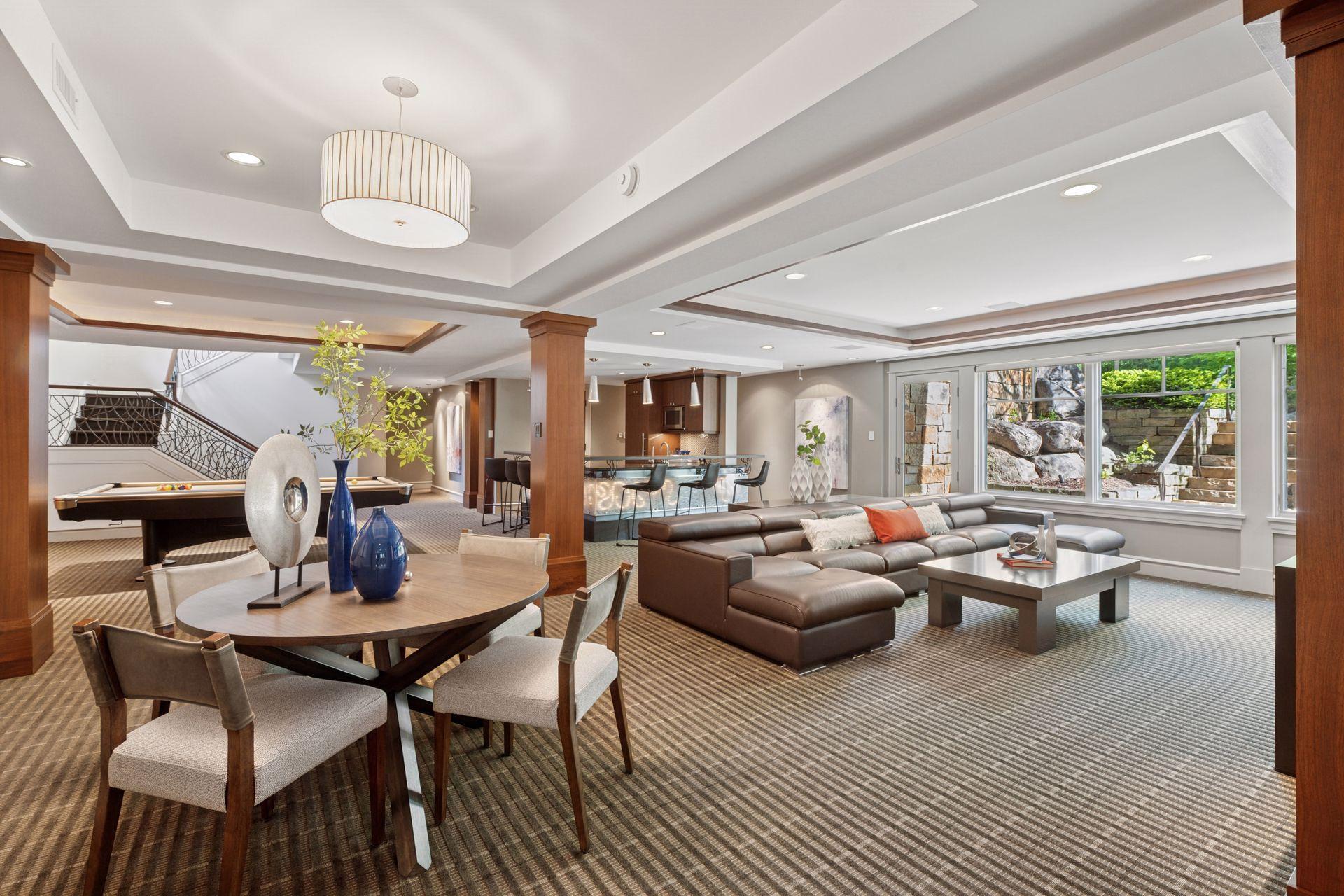 370 Ferndale Road W