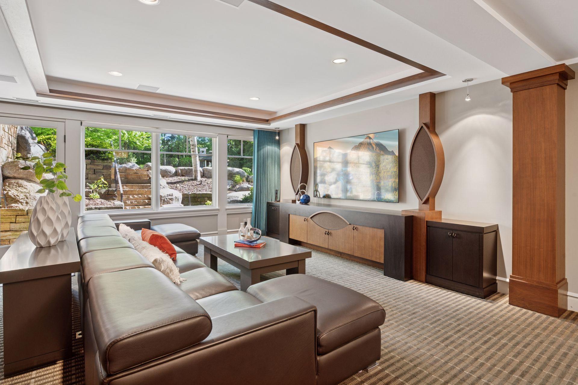 370 Ferndale Road W